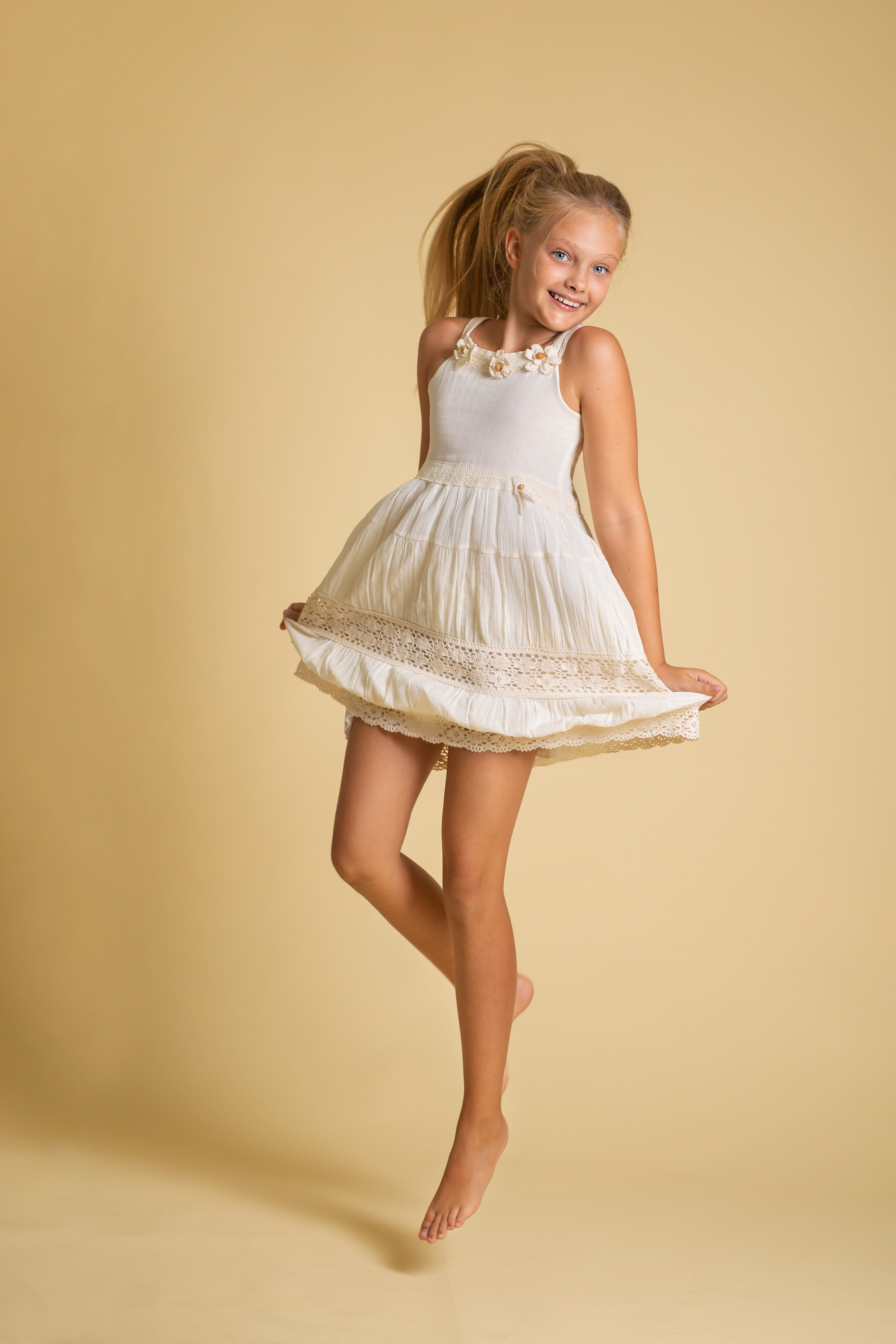 Детски тематични фотосесии. Фотограф Бургас. Фотосесии в студио и на открито, портрети, заснемане