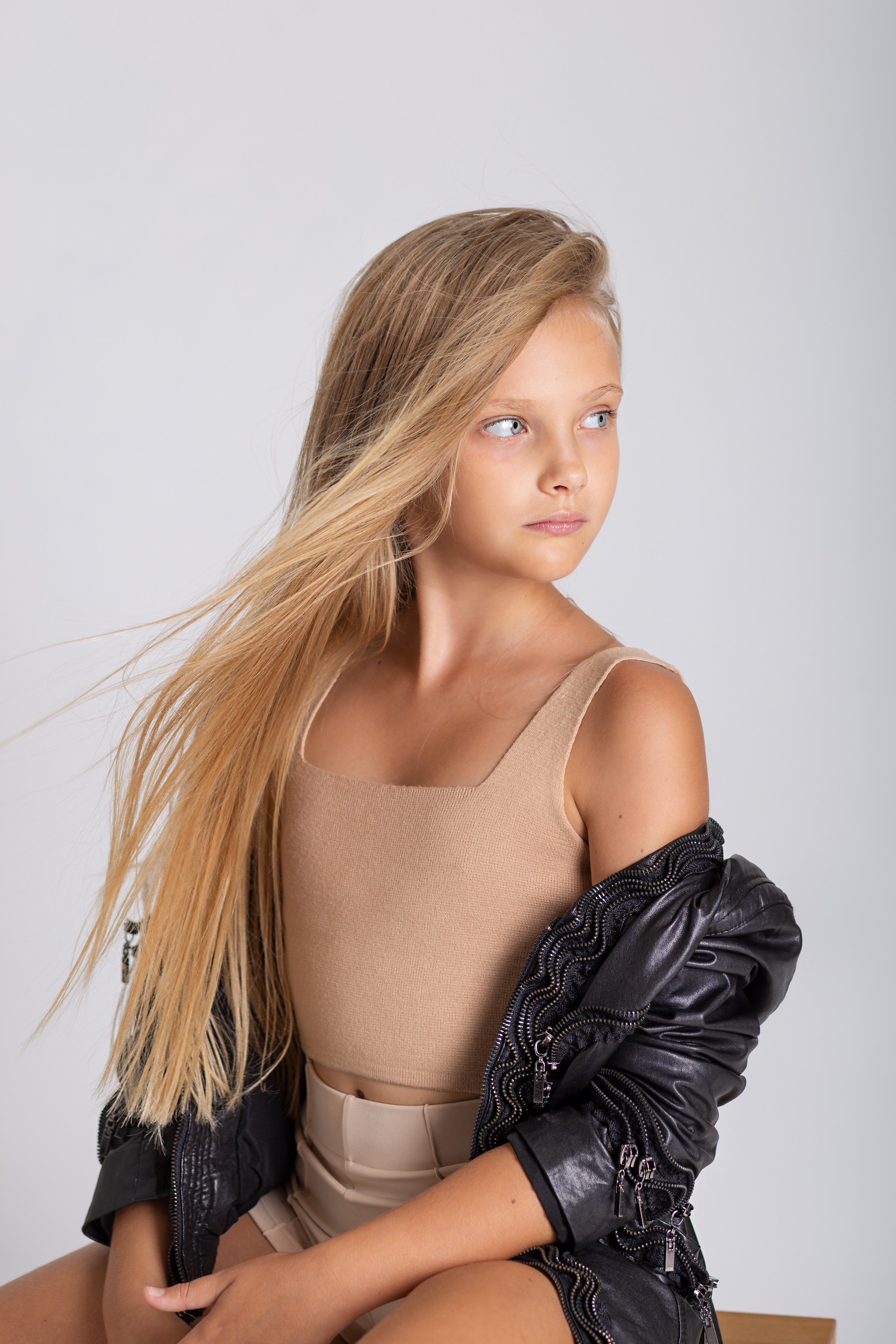 Детски тематични фотосесии. Фотограф Бургас. Фотосесии в студио и на открито, портрети, заснемане