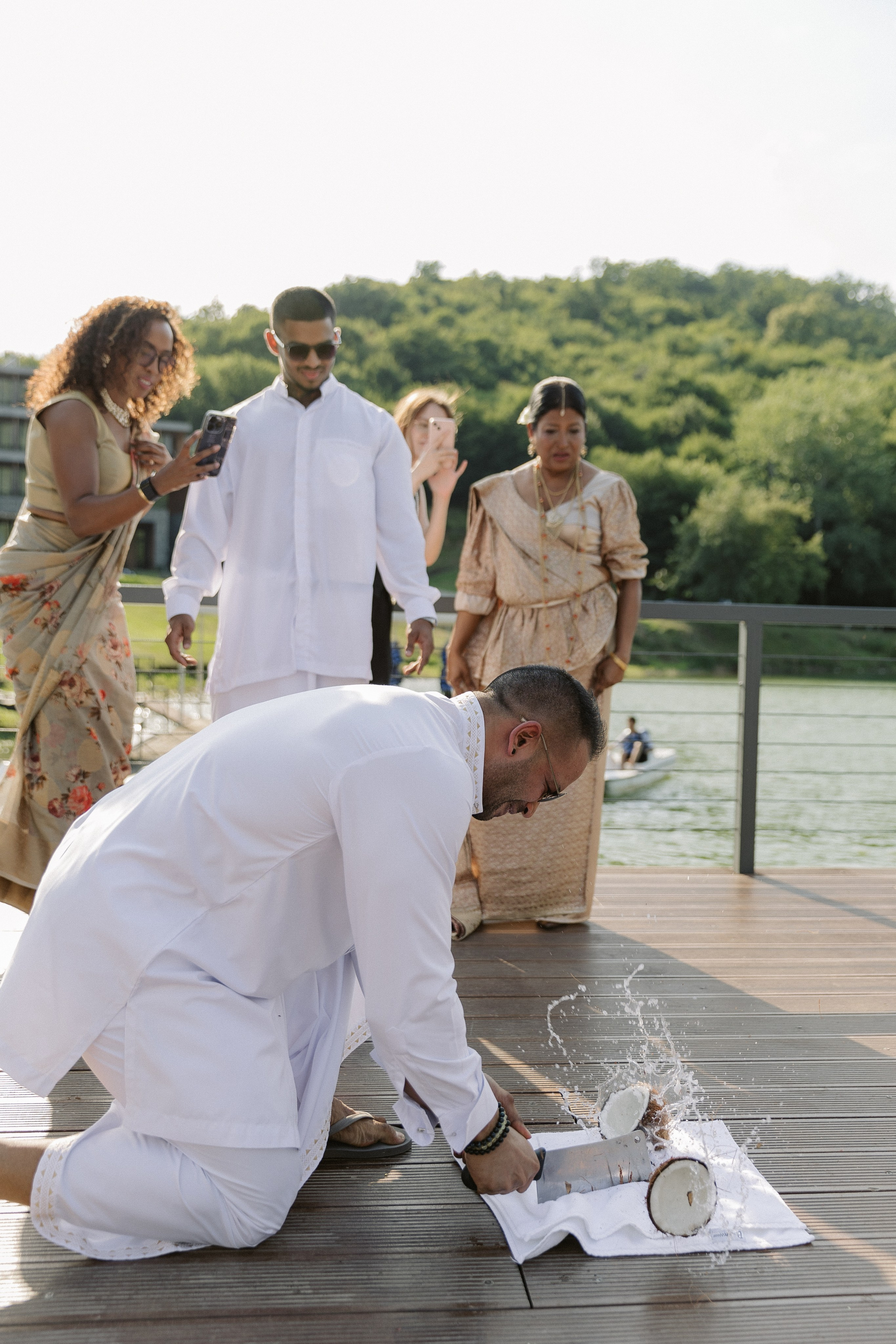 Thesakaya and Kevin. Photographer Anna Nazarenko