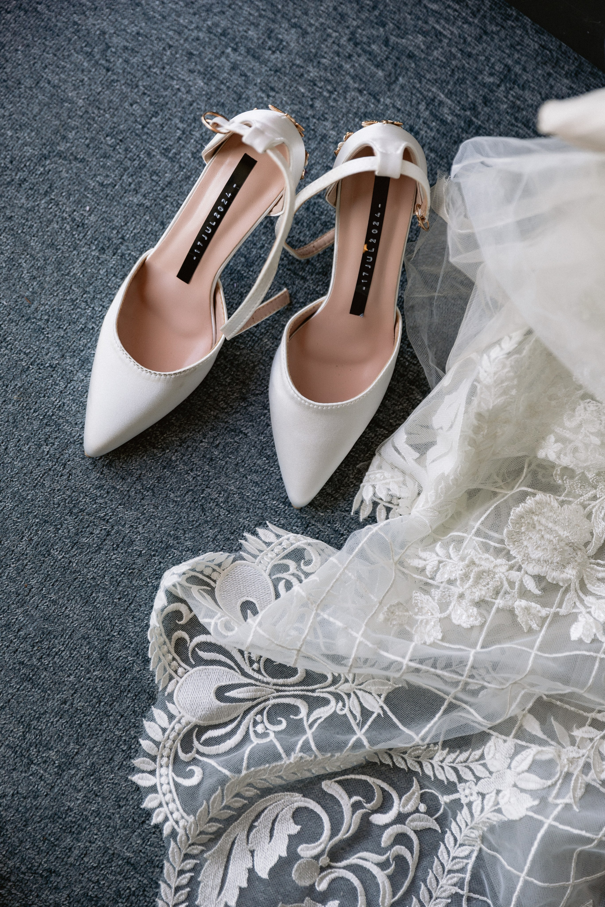 Thesakaya and Kevin. Photographer Anna Nazarenko