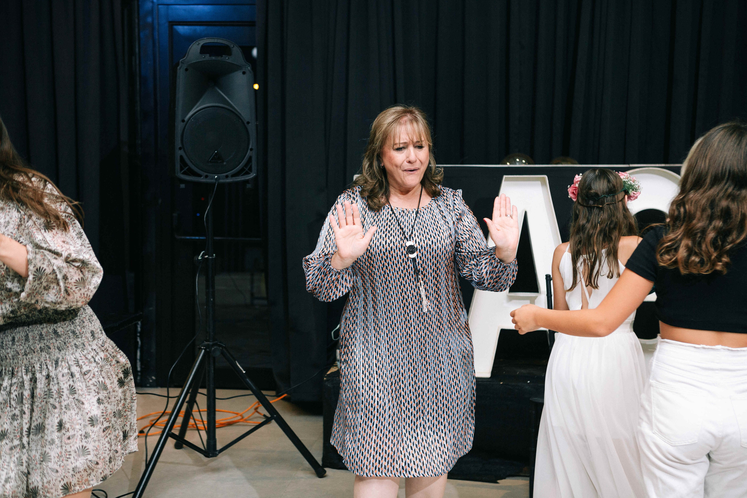 PARTY WITH FRIENDS. Https://shi-photo.com/