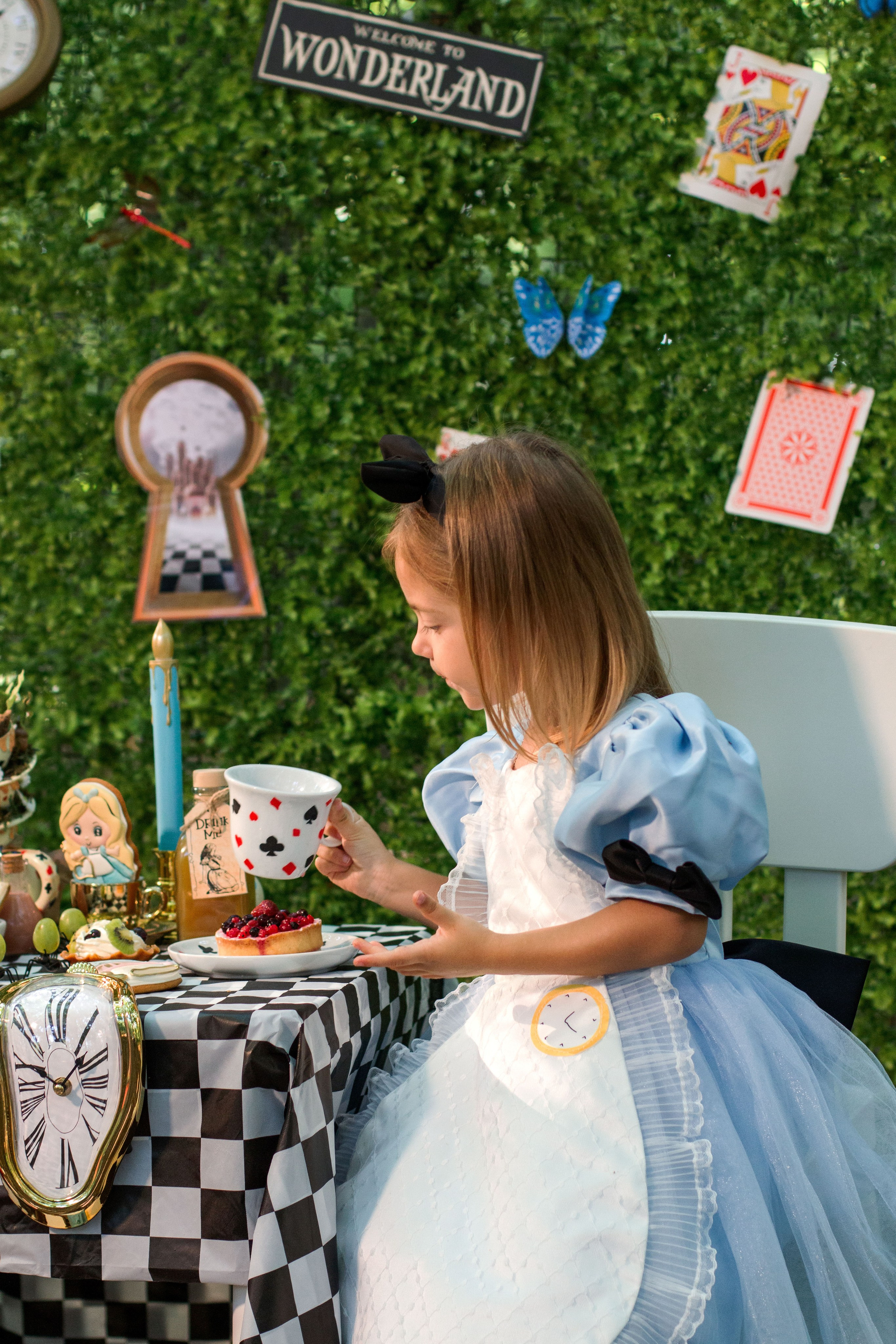 Алиса в стране чудес. Детский и семейный фотограф в г. Бельцы