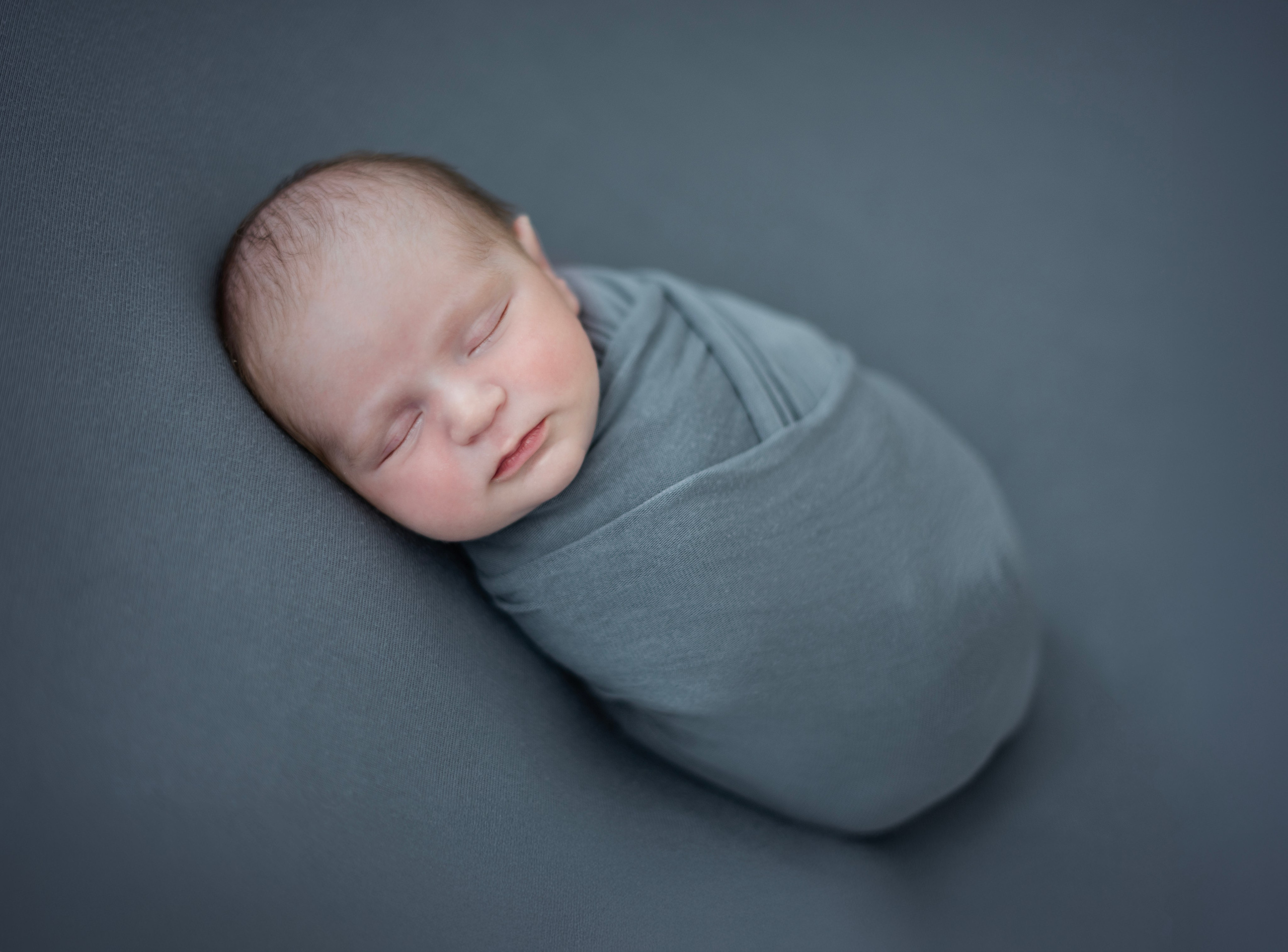 Newborn. Fotograf de nou-nascuti, maternitate si familie din Brasov