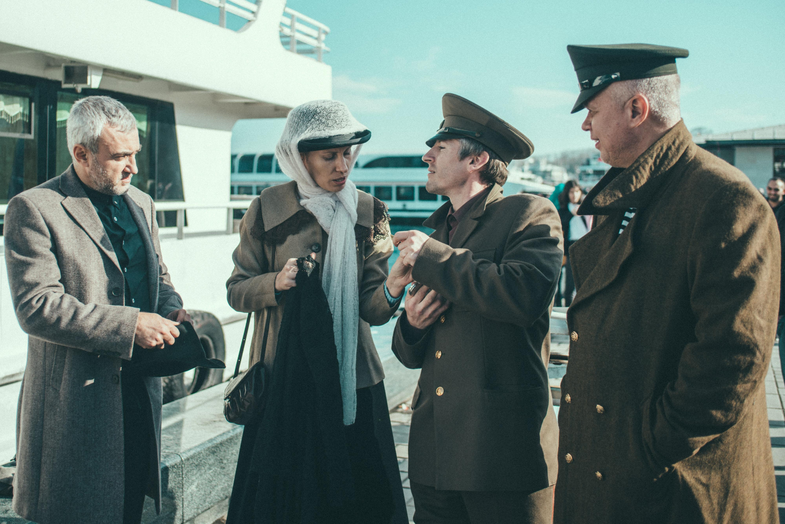 Творческий проект в Стамбуле: «Русские эмигранты. Связь времён». Лайфстайл фотограф в Стамбуле Анатолий. Фотосессии на крышах с чайками