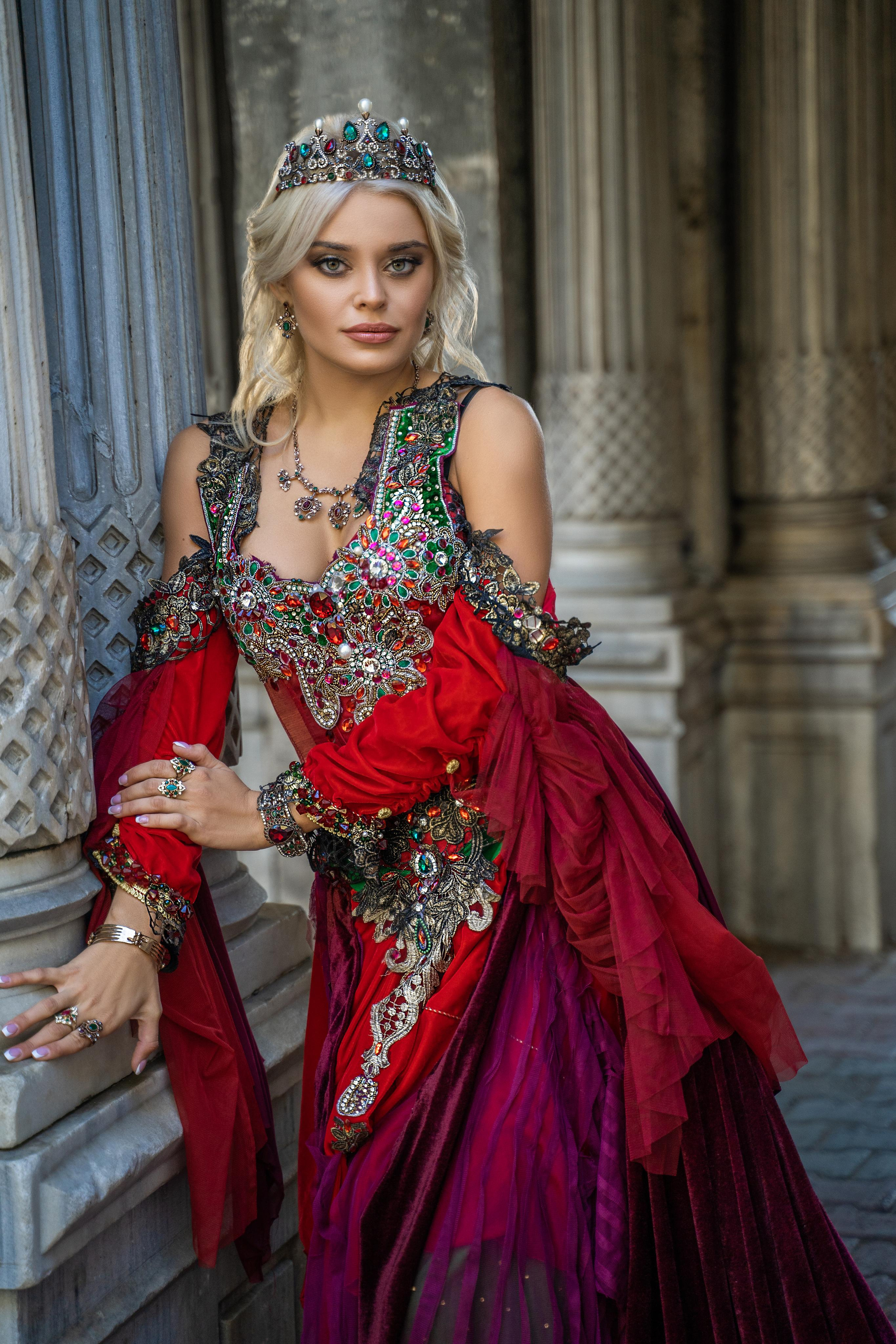 Фотосессии в Стамбуле в стиле «Великолепный век». Wedding, family and lifestyle photographer Anatoly. Photo sessions on rooftops with seagulls. Istanbul