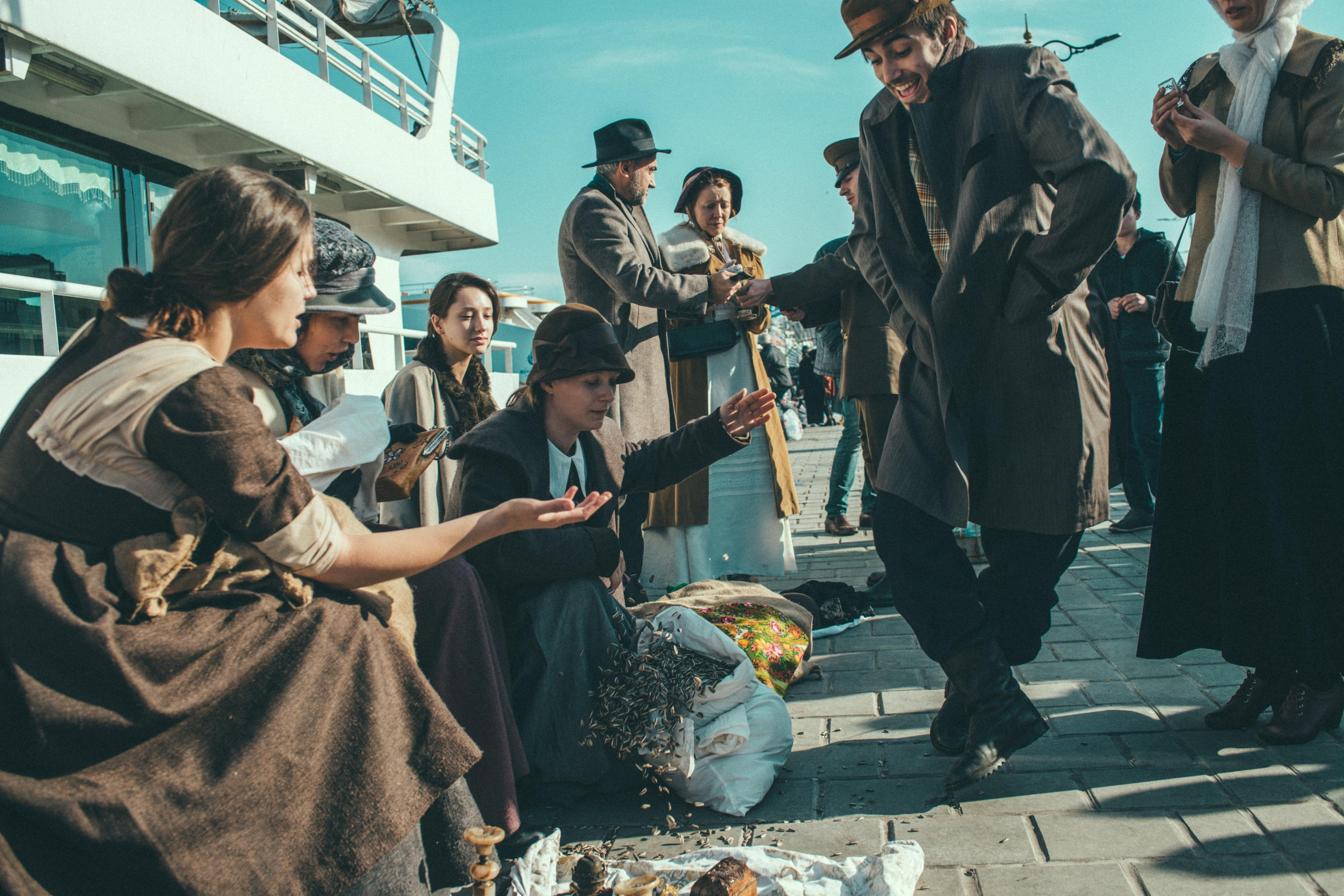 Творческий проект в Стамбуле: «Русские эмигранты. Связь времён». Лайфстайл фотограф в Стамбуле Анатолий. Фотосессии на крышах с чайками