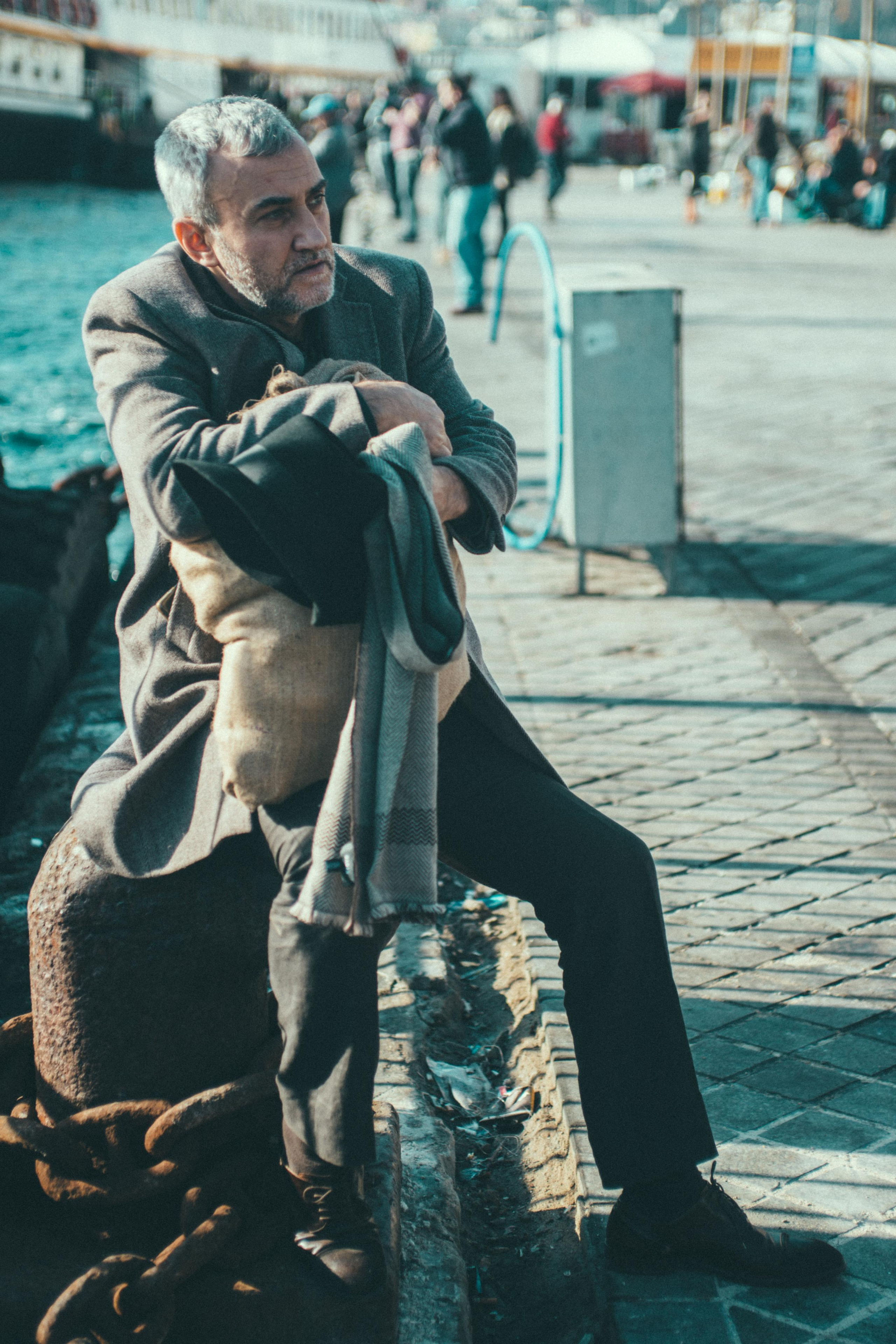 Творческий проект в Стамбуле: «Русские эмигранты. Связь времён». Лайфстайл фотограф в Стамбуле Анатолий. Фотосессии на крышах с чайками