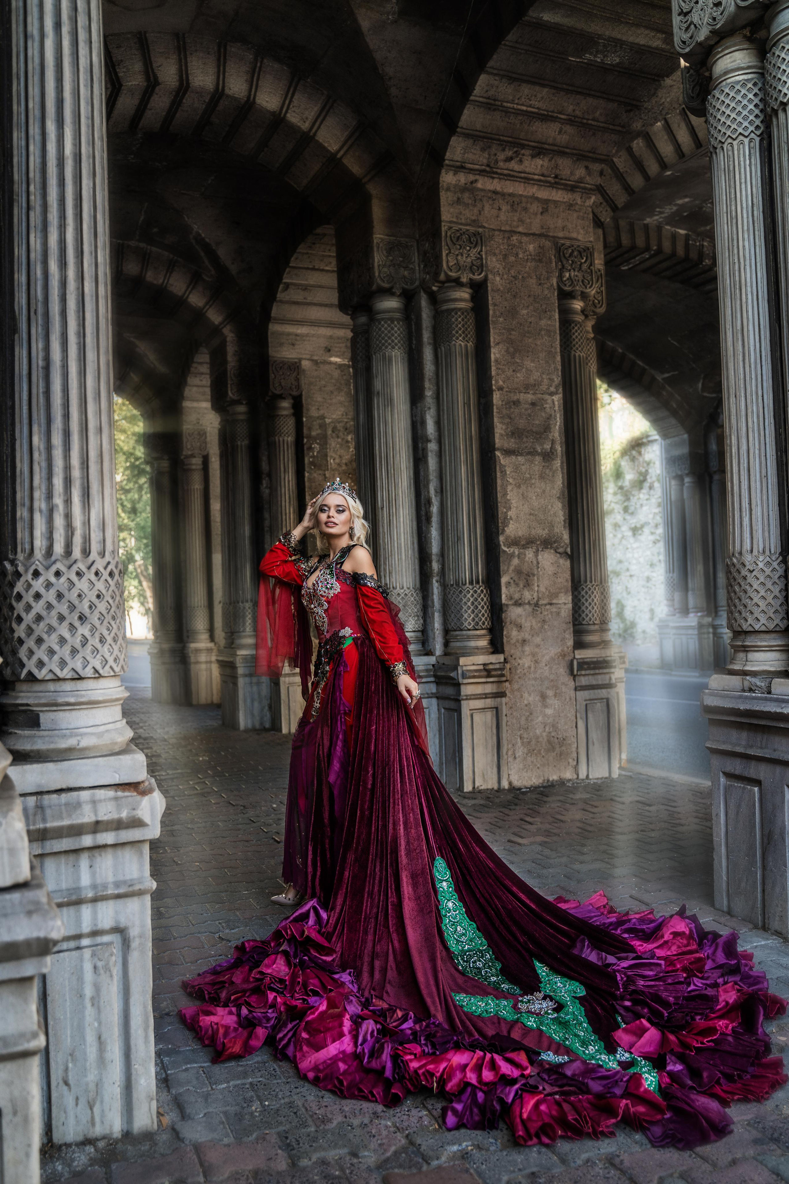 Фотосессии в Стамбуле в стиле «Великолепный век». Wedding, family and lifestyle photographer Anatoly. Photo sessions on rooftops with seagulls. Istanbul
