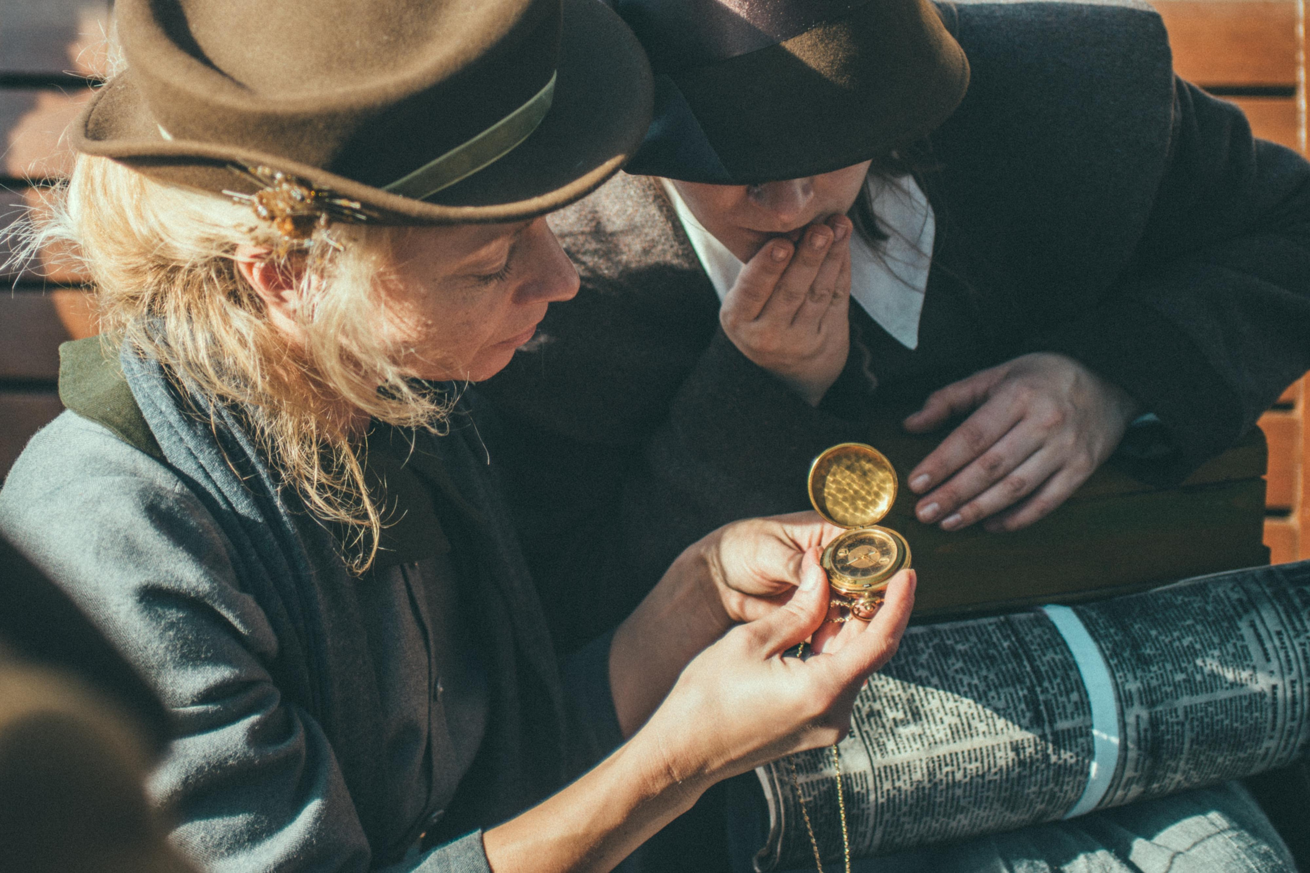 Творческий проект в Стамбуле: «Русские эмигранты. Связь времён». Лайфстайл фотограф в Стамбуле Анатолий. Фотосессии на крышах с чайками