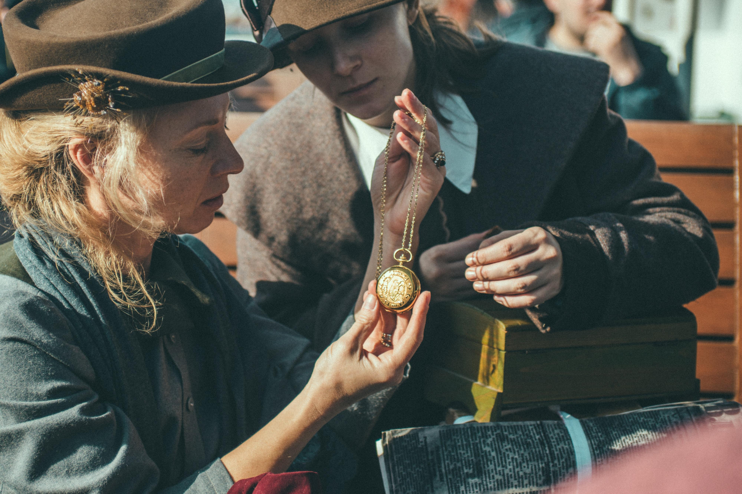 Творческий проект в Стамбуле: «Русские эмигранты. Связь времён». Лайфстайл фотограф в Стамбуле Анатолий. Фотосессии на крышах с чайками