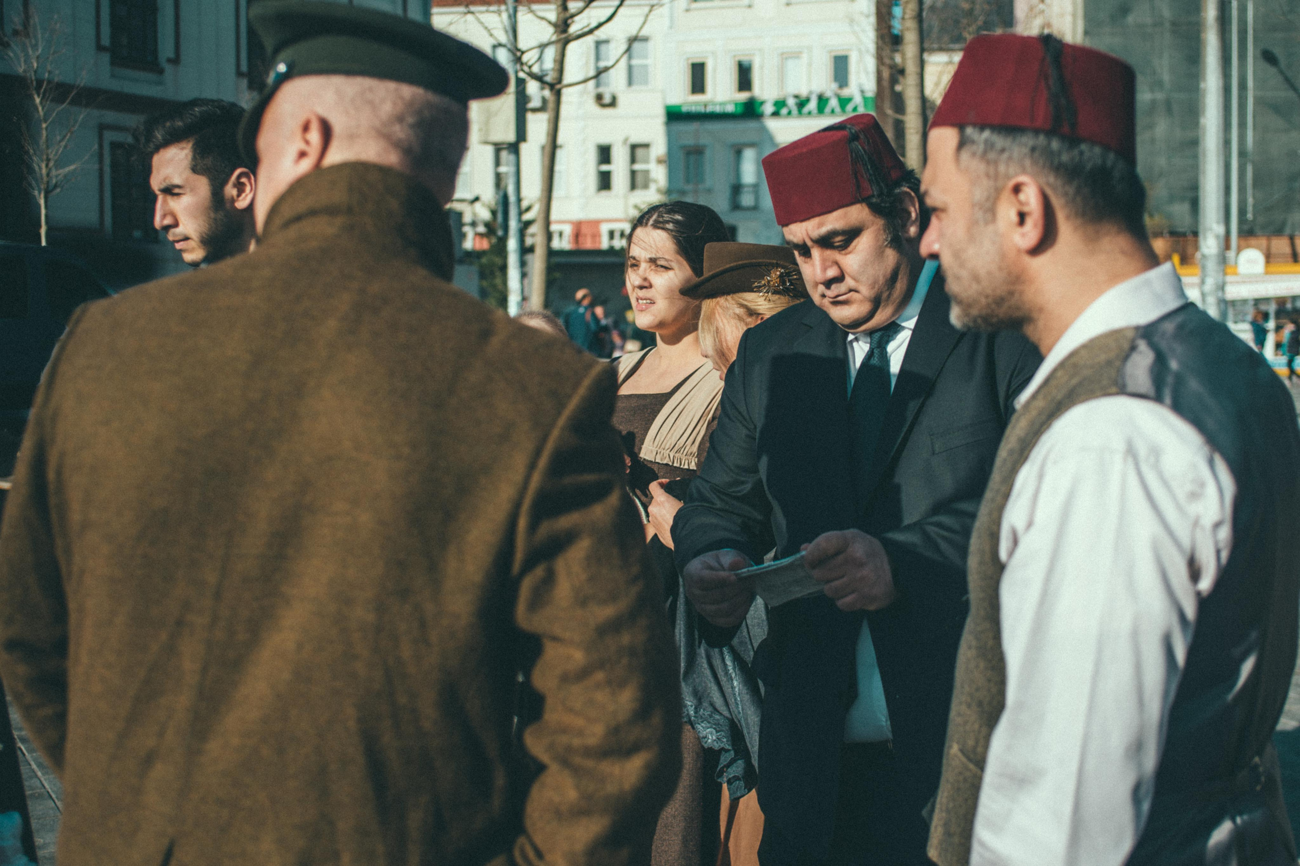 Творческий проект в Стамбуле: «Русские эмигранты. Связь времён». Лайфстайл фотограф в Стамбуле Анатолий. Фотосессии на крышах с чайками