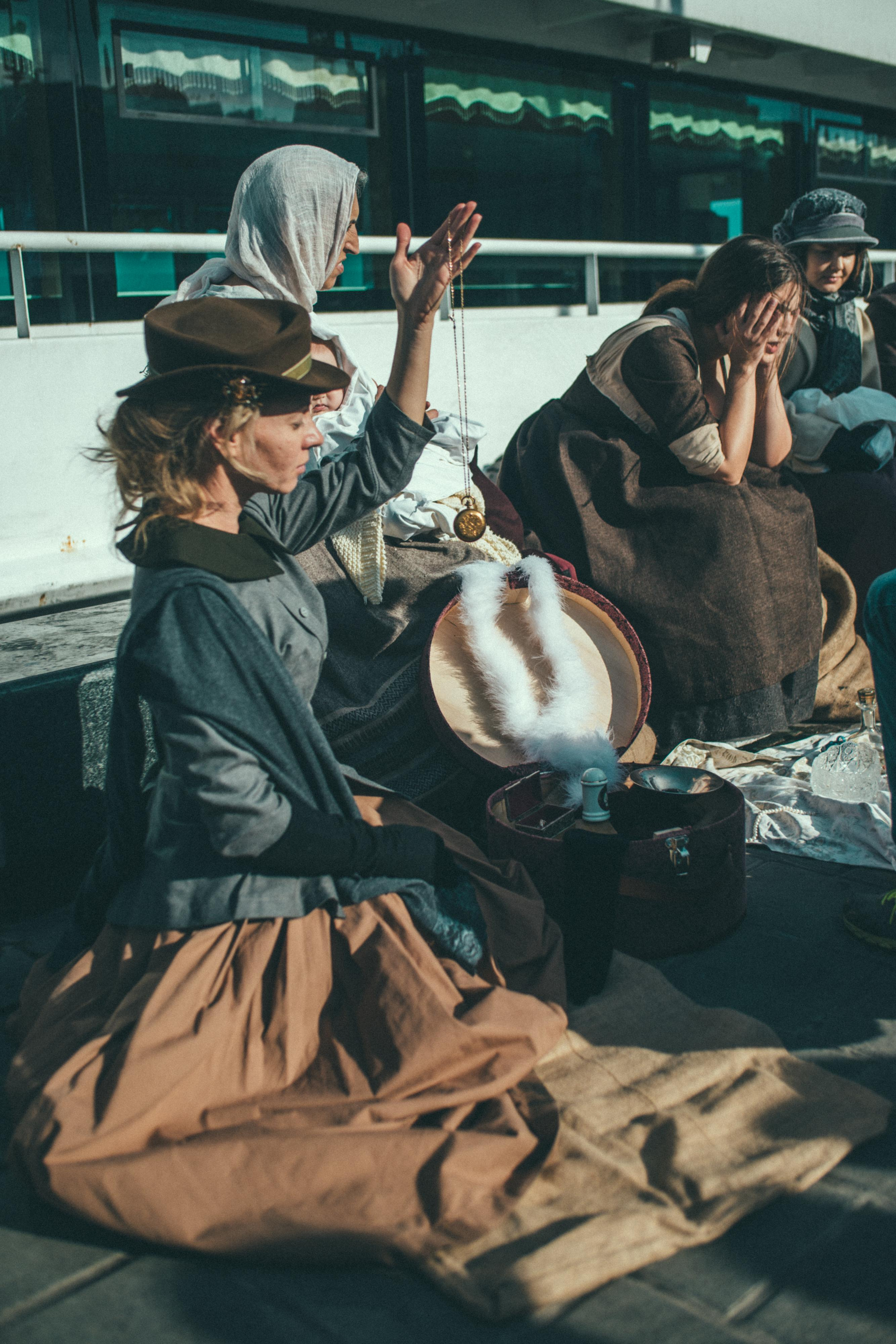 Творческий проект в Стамбуле: «Русские эмигранты. Связь времён». Лайфстайл фотограф в Стамбуле Анатолий. Фотосессии на крышах с чайками