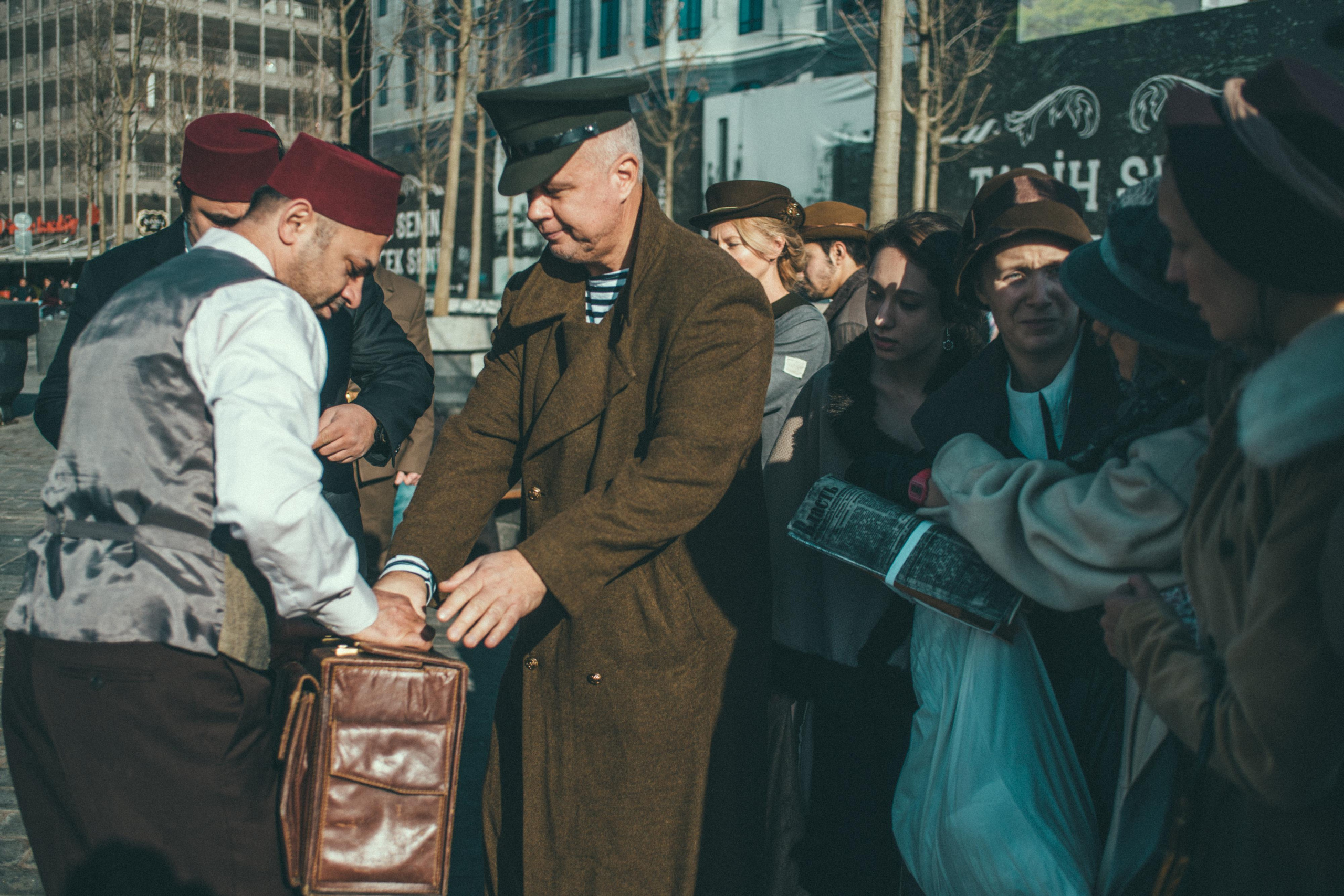 Творческий проект в Стамбуле: «Русские эмигранты. Связь времён». Лайфстайл фотограф в Стамбуле Анатолий. Фотосессии на крышах с чайками