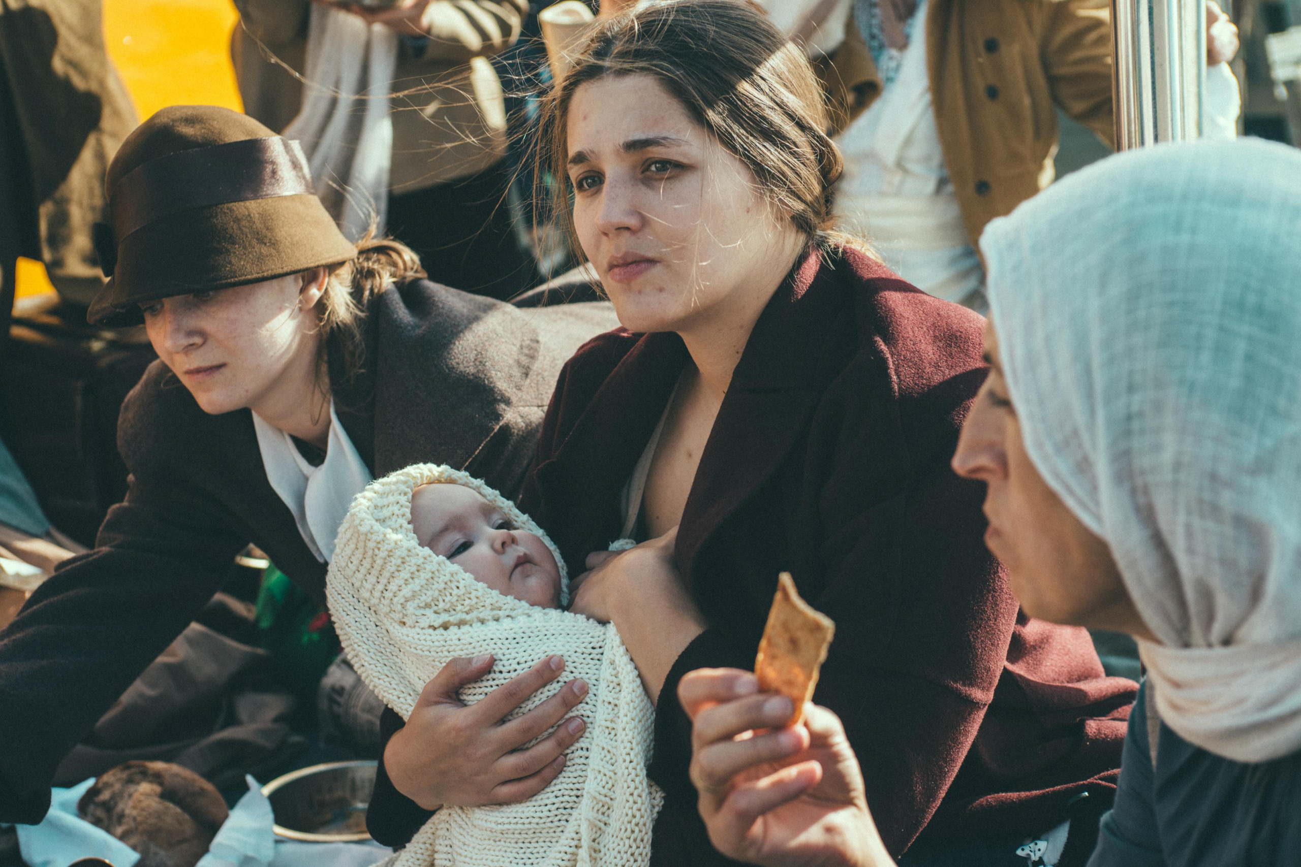 Творческий проект в Стамбуле: «Русские эмигранты. Связь времён». Лайфстайл фотограф в Стамбуле Анатолий. Фотосессии на крышах с чайками