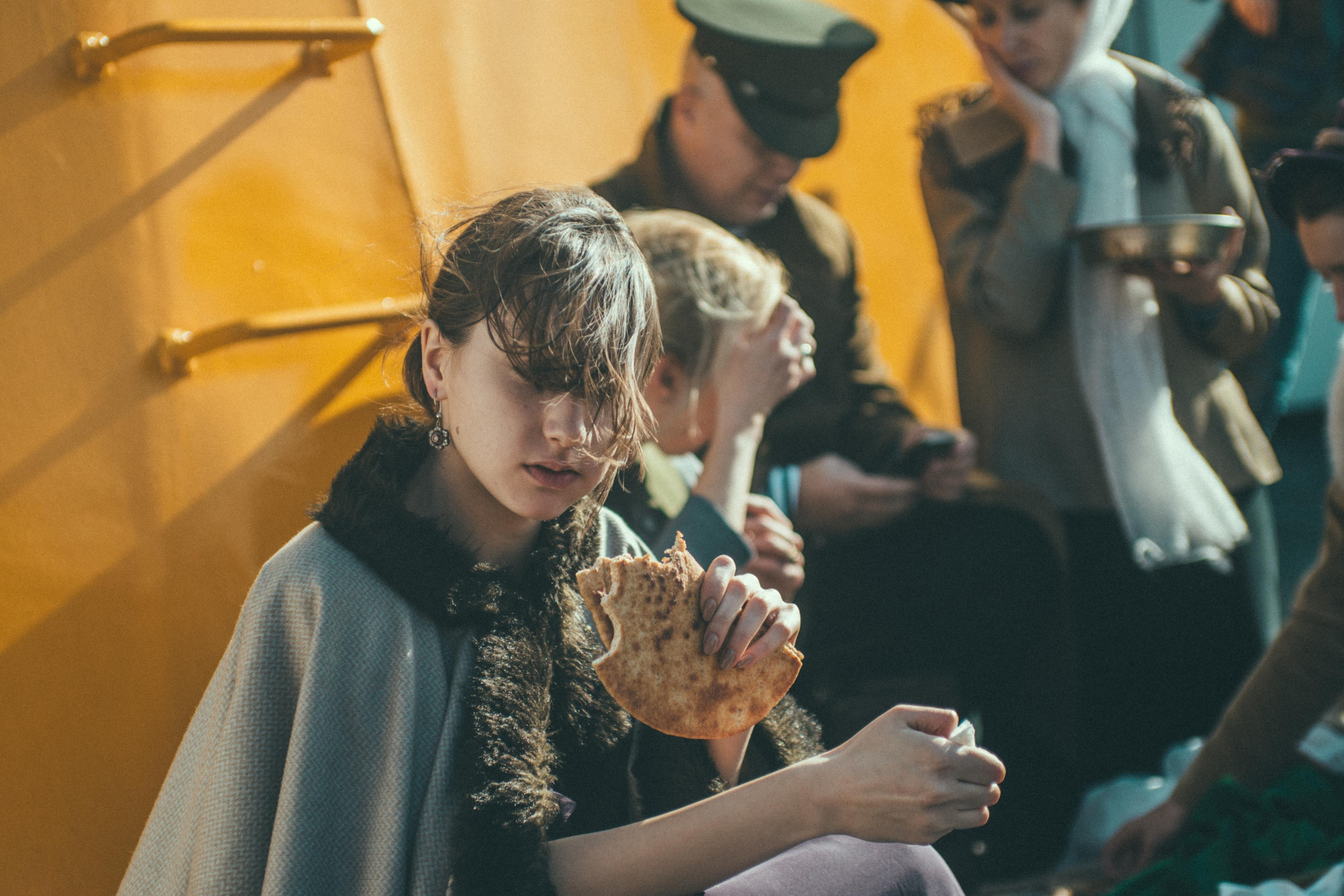 Творческий проект в Стамбуле: «Русские эмигранты. Связь времён». Лайфстайл фотограф в Стамбуле Анатолий. Фотосессии на крышах с чайками