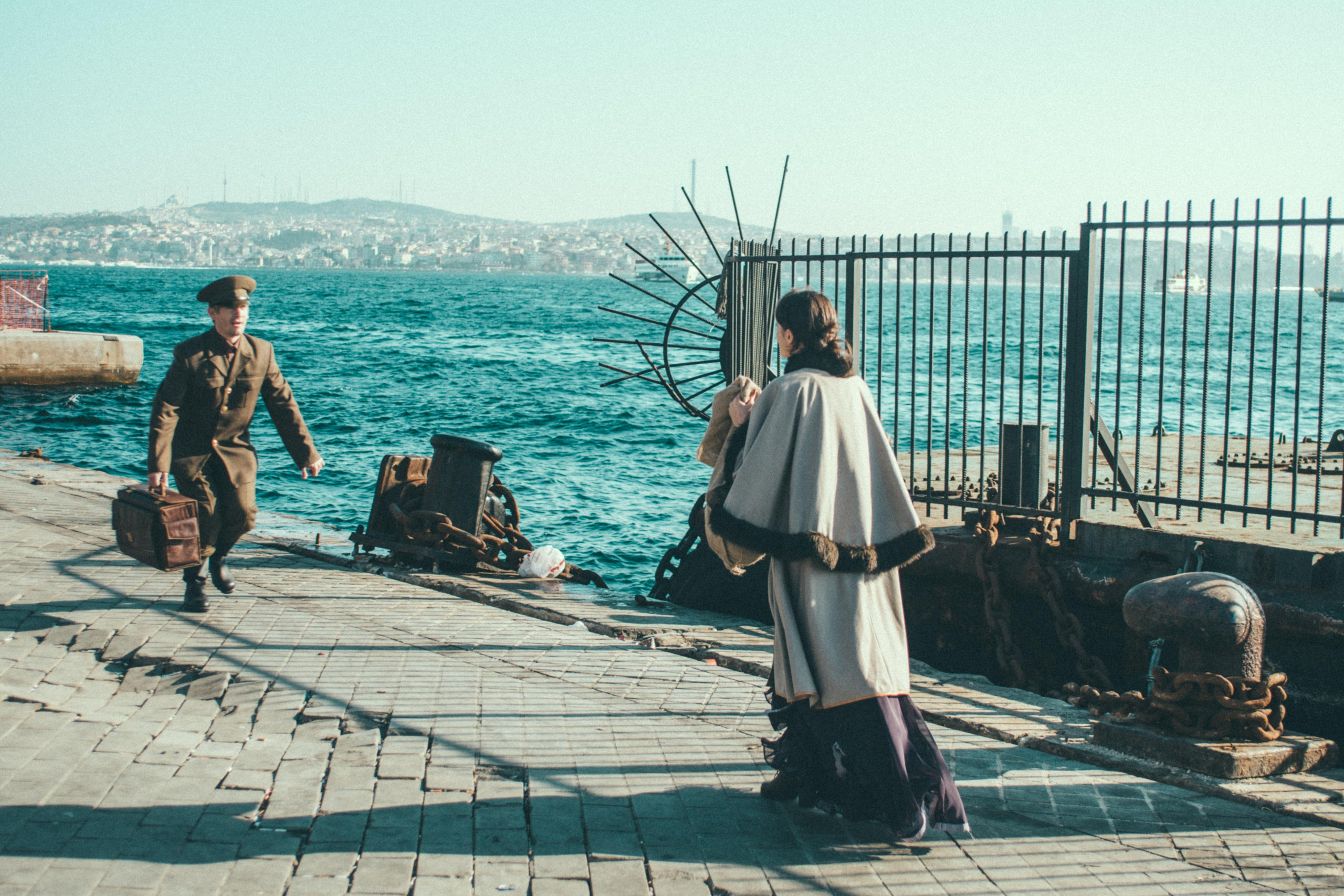 Творческий проект в Стамбуле: «Русские эмигранты. Связь времён». Лайфстайл фотограф в Стамбуле Анатолий. Фотосессии на крышах с чайками