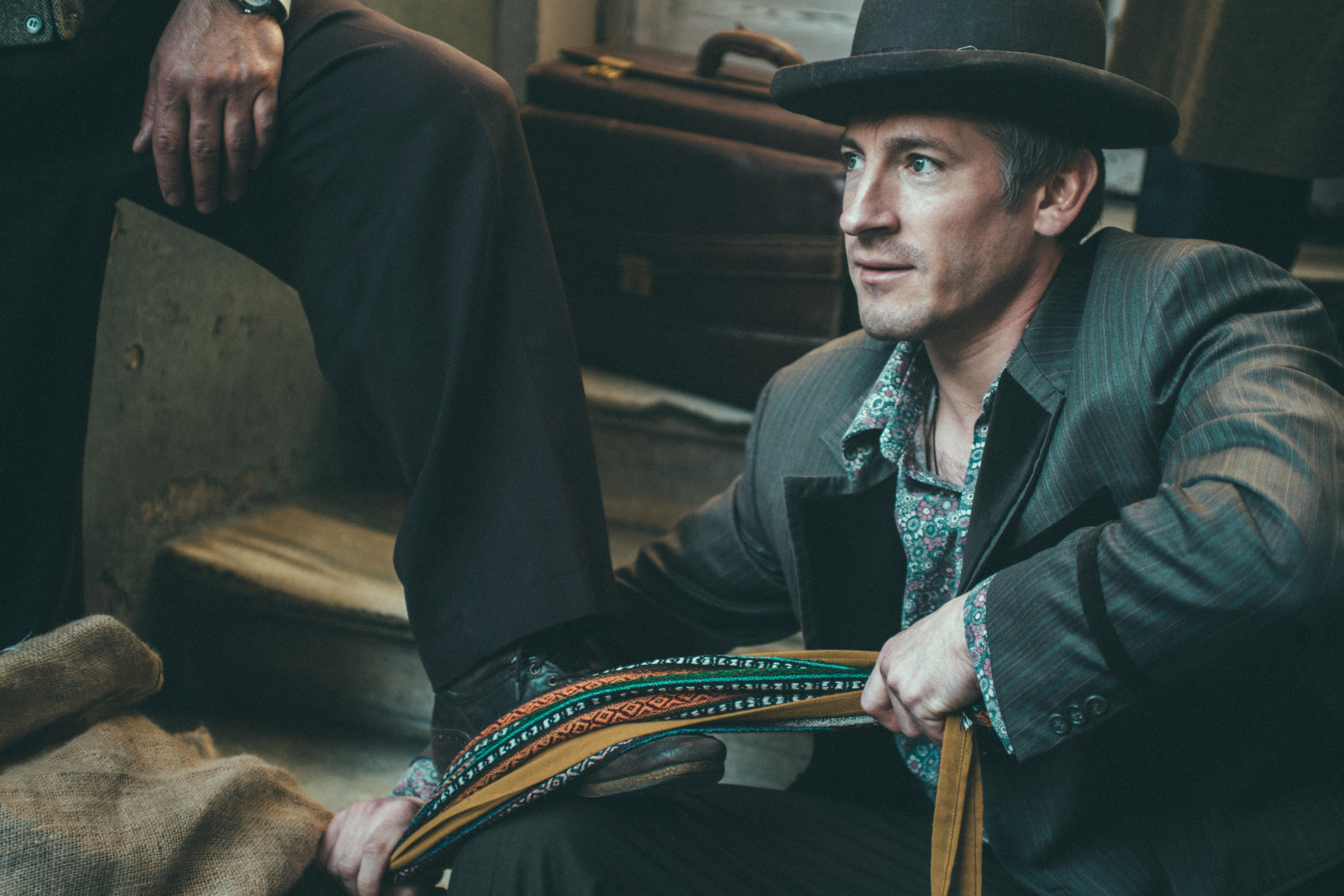 Творческий проект в Стамбуле: «Русские эмигранты. Связь времён». Лайфстайл фотограф в Стамбуле Анатолий. Фотосессии на крышах с чайками