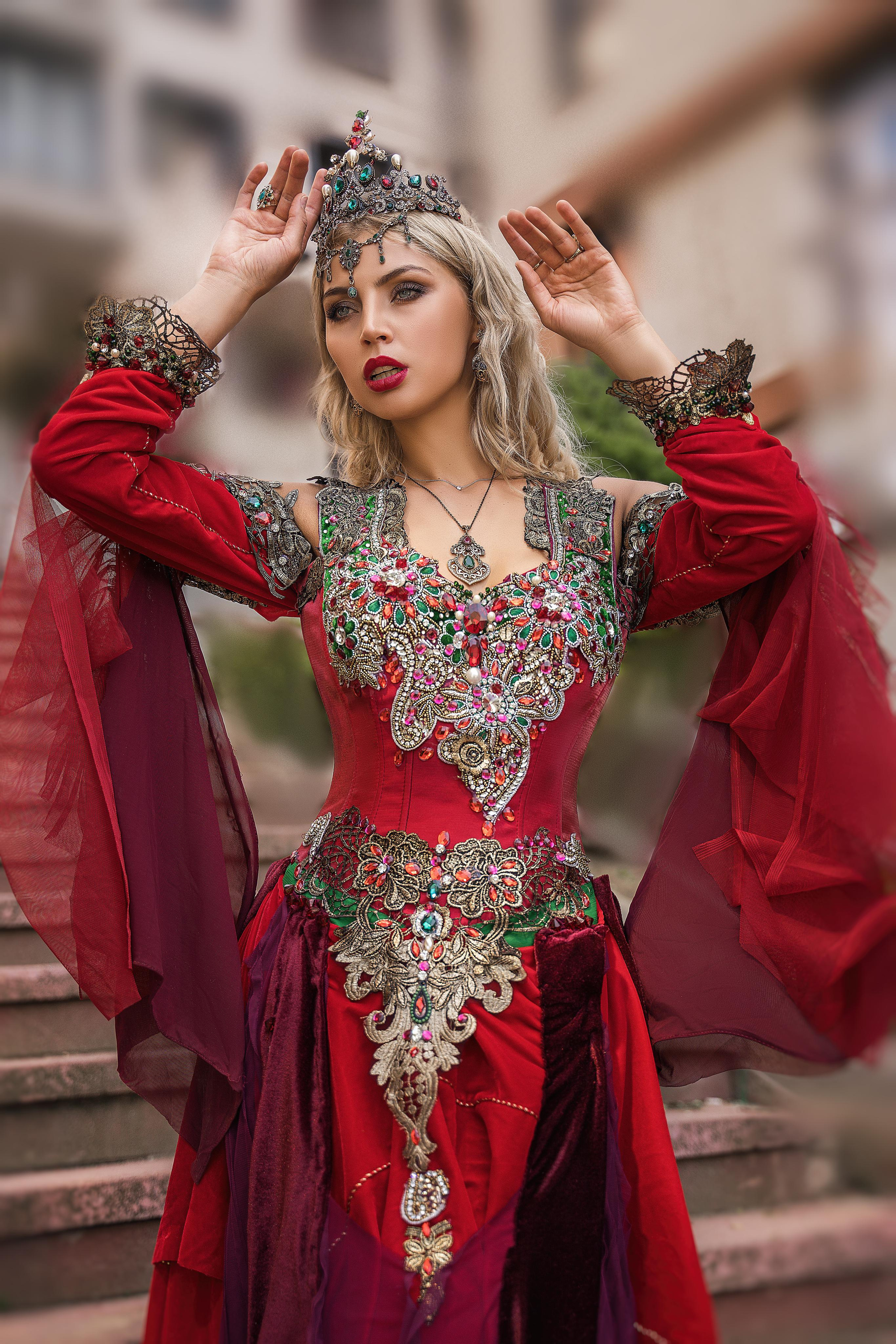 Фотосессии в Стамбуле в стиле «Великолепный век». Wedding, family and lifestyle photographer Anatoly. Photo sessions on rooftops with seagulls. Istanbul