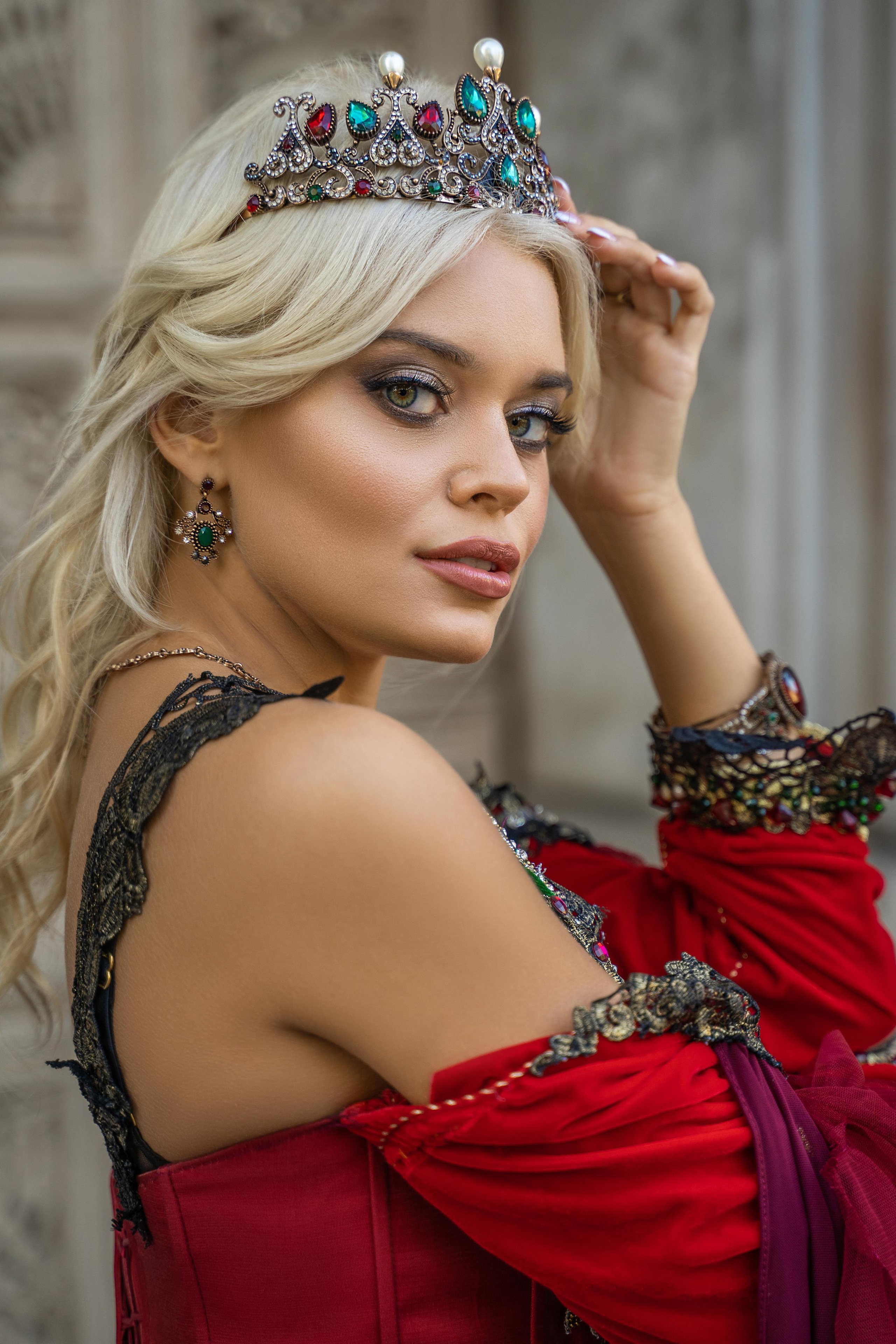 Фотосессии в Стамбуле в стиле «Великолепный век». Wedding, family and lifestyle photographer Anatoly. Photo sessions on rooftops with seagulls. Istanbul