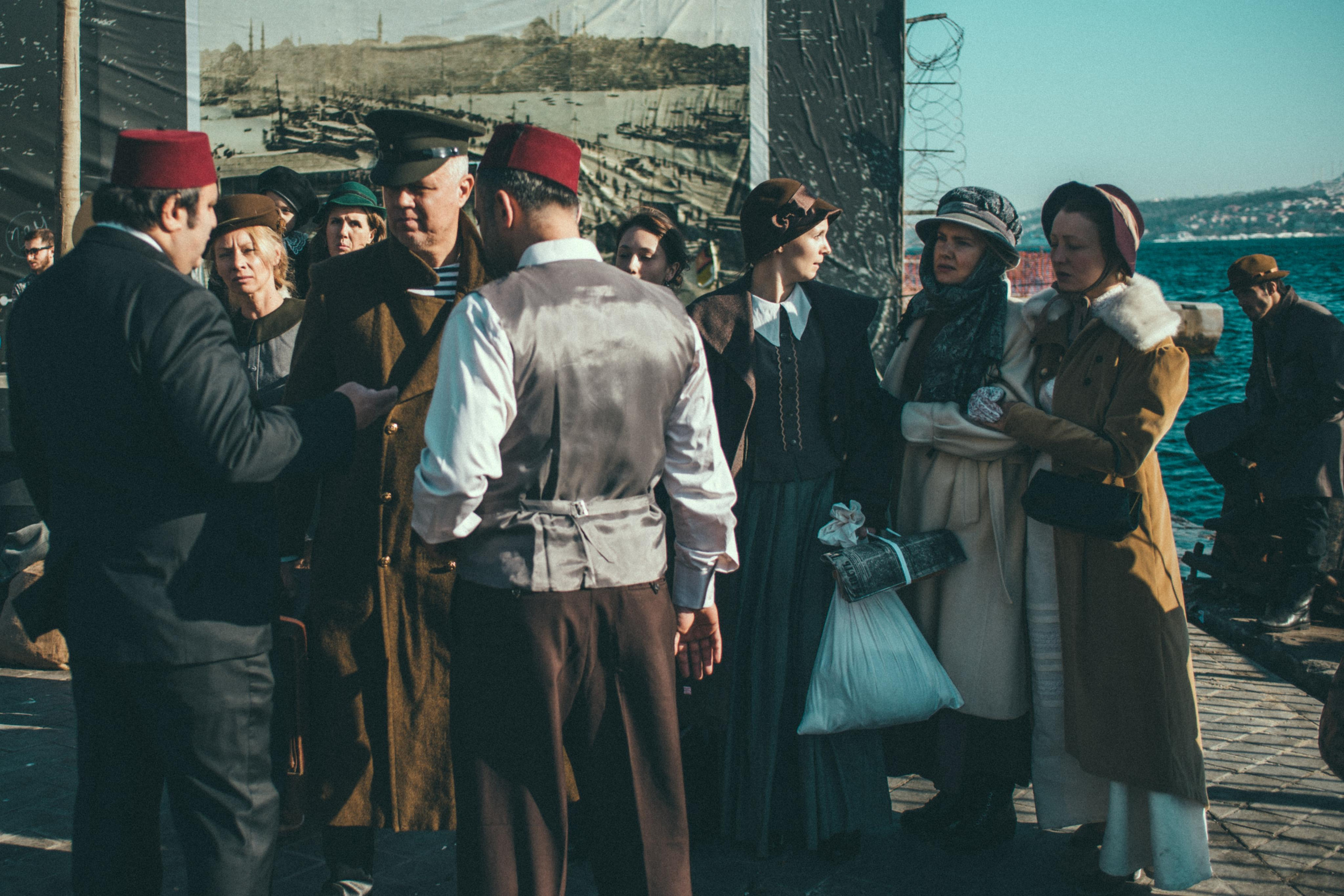 Творческий проект в Стамбуле: «Русские эмигранты. Связь времён». Лайфстайл фотограф в Стамбуле Анатолий. Фотосессии на крышах с чайками