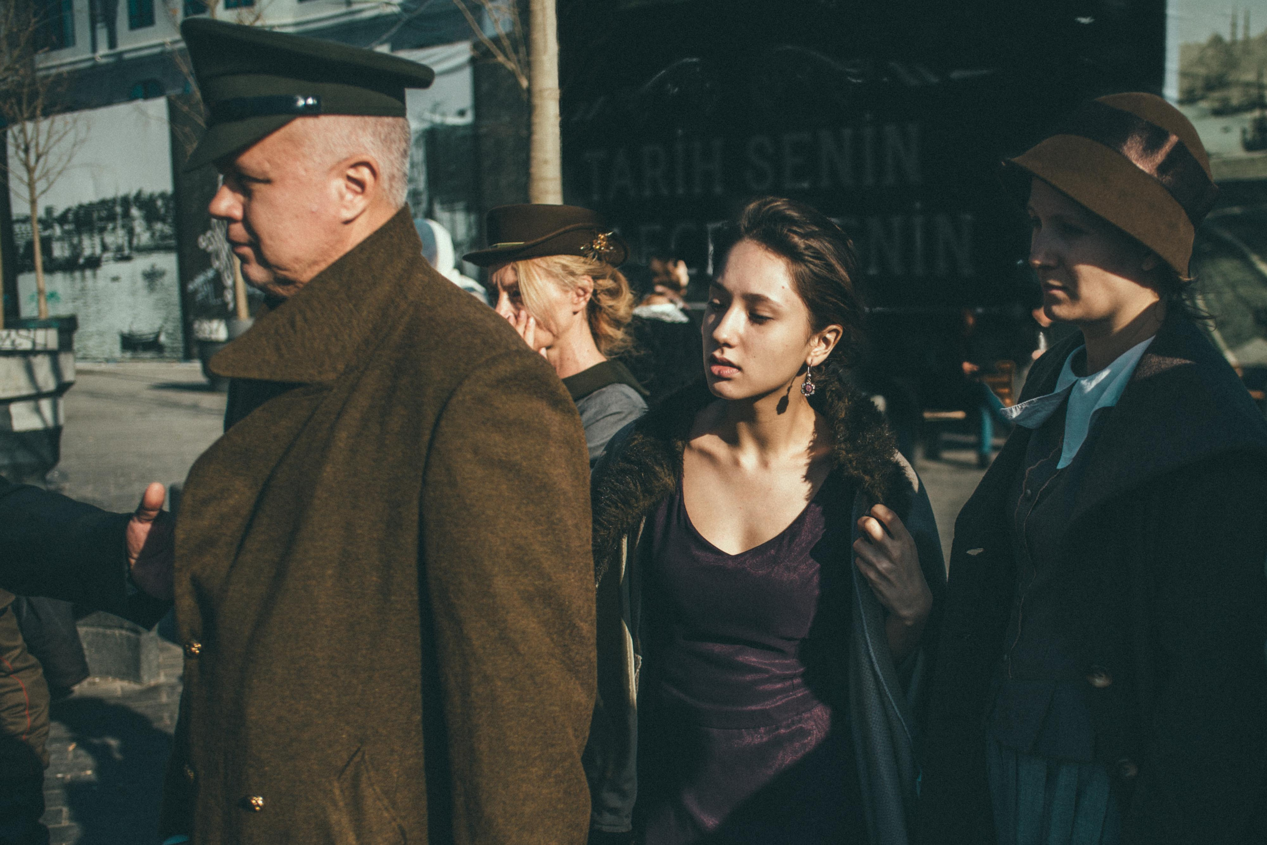 Творческий проект в Стамбуле: «Русские эмигранты. Связь времён». Лайфстайл фотограф в Стамбуле Анатолий. Фотосессии на крышах с чайками