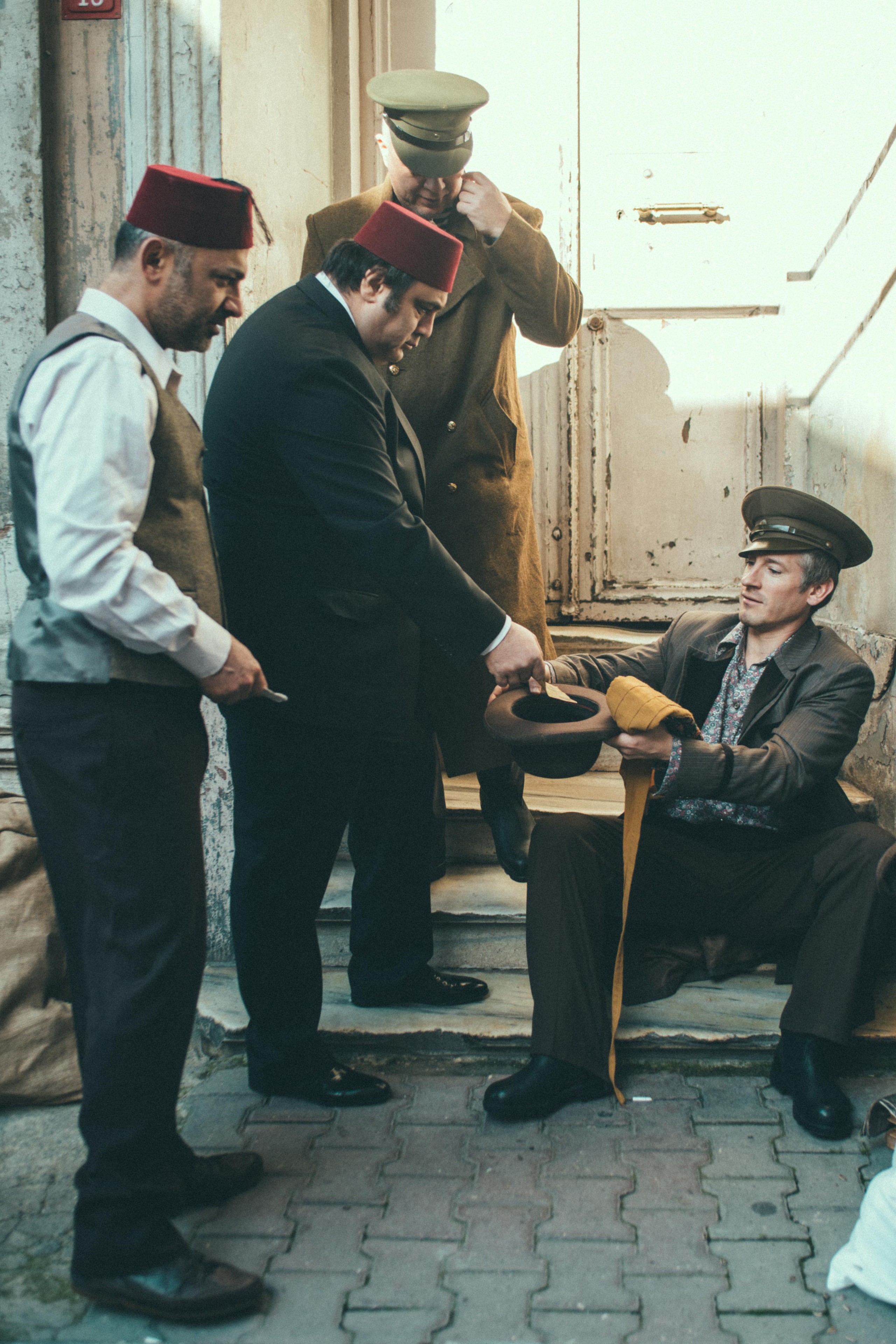 Творческий проект в Стамбуле: «Русские эмигранты. Связь времён». Лайфстайл фотограф в Стамбуле Анатолий. Фотосессии на крышах с чайками