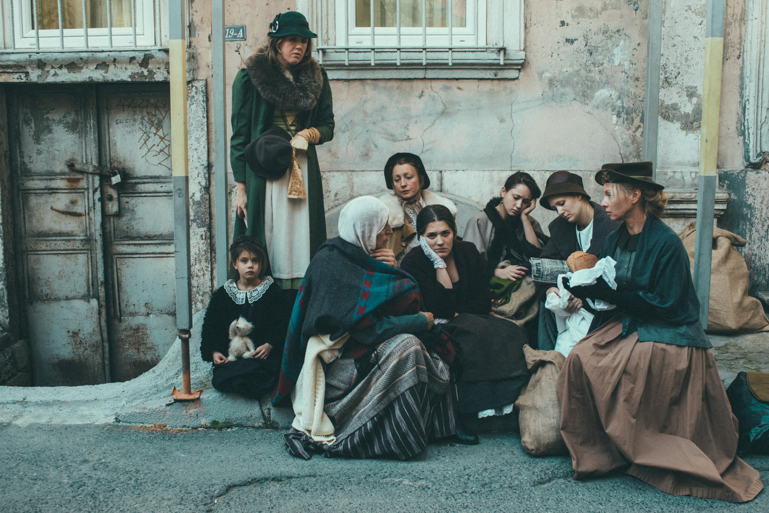 Творческий проект в Стамбуле: «Русские эмигранты. Связь времён». Лайфстайл фотограф в Стамбуле Анатолий. Фотосессии на крышах с чайками