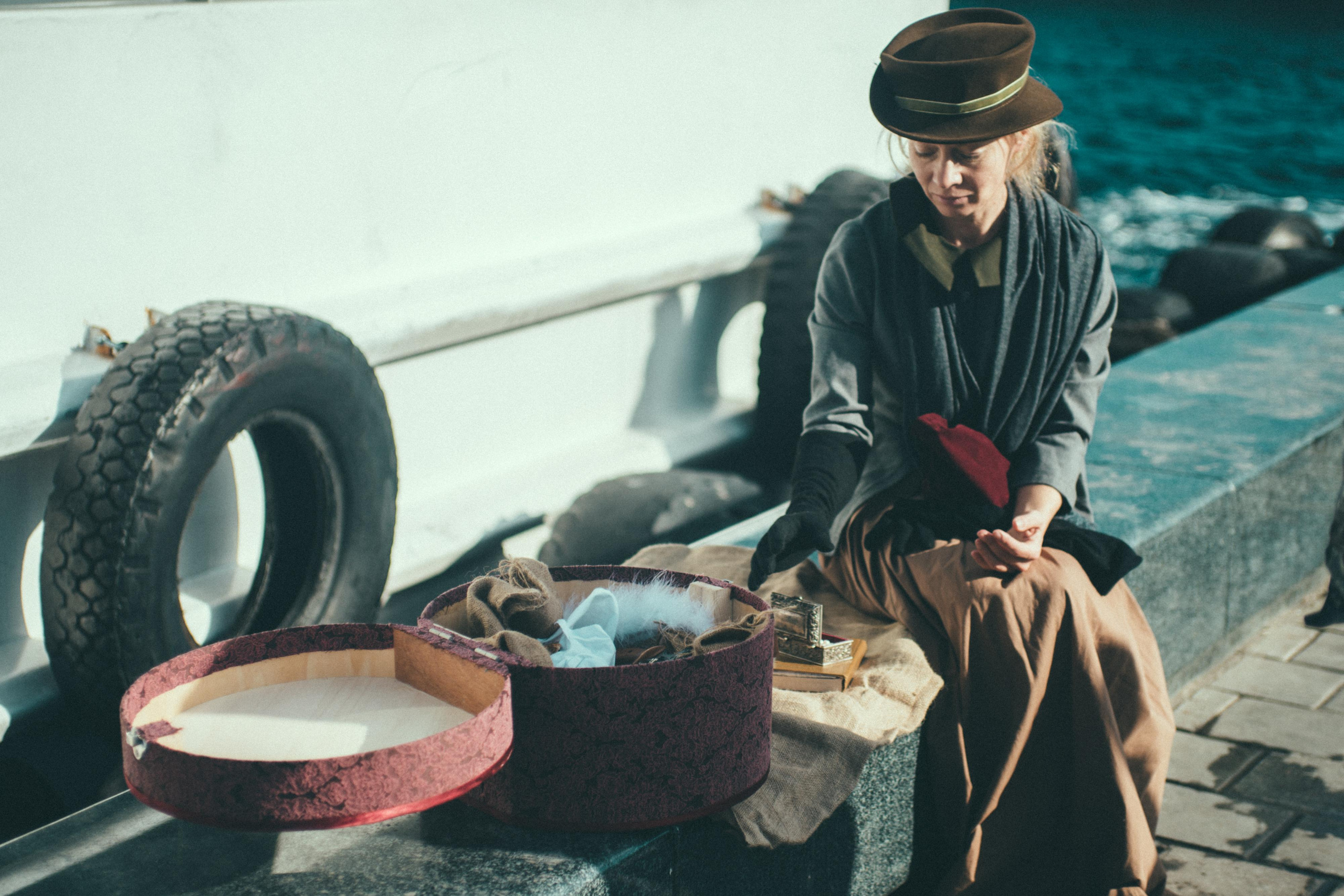 Творческий проект в Стамбуле: «Русские эмигранты. Связь времён». Лайфстайл фотограф в Стамбуле Анатолий. Фотосессии на крышах с чайками