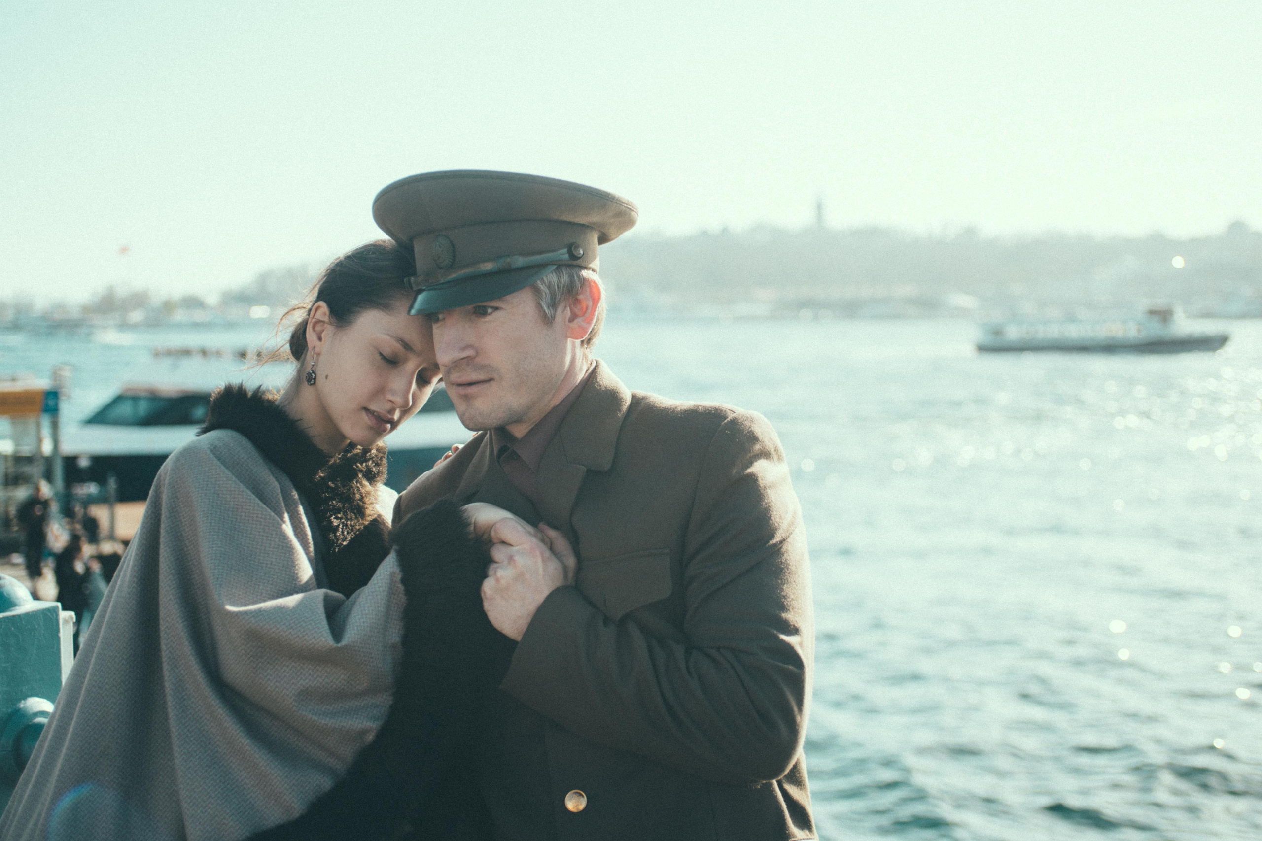 Творческий проект в Стамбуле: «Русские эмигранты. Связь времён». Лайфстайл фотограф в Стамбуле Анатолий. Фотосессии на крышах с чайками