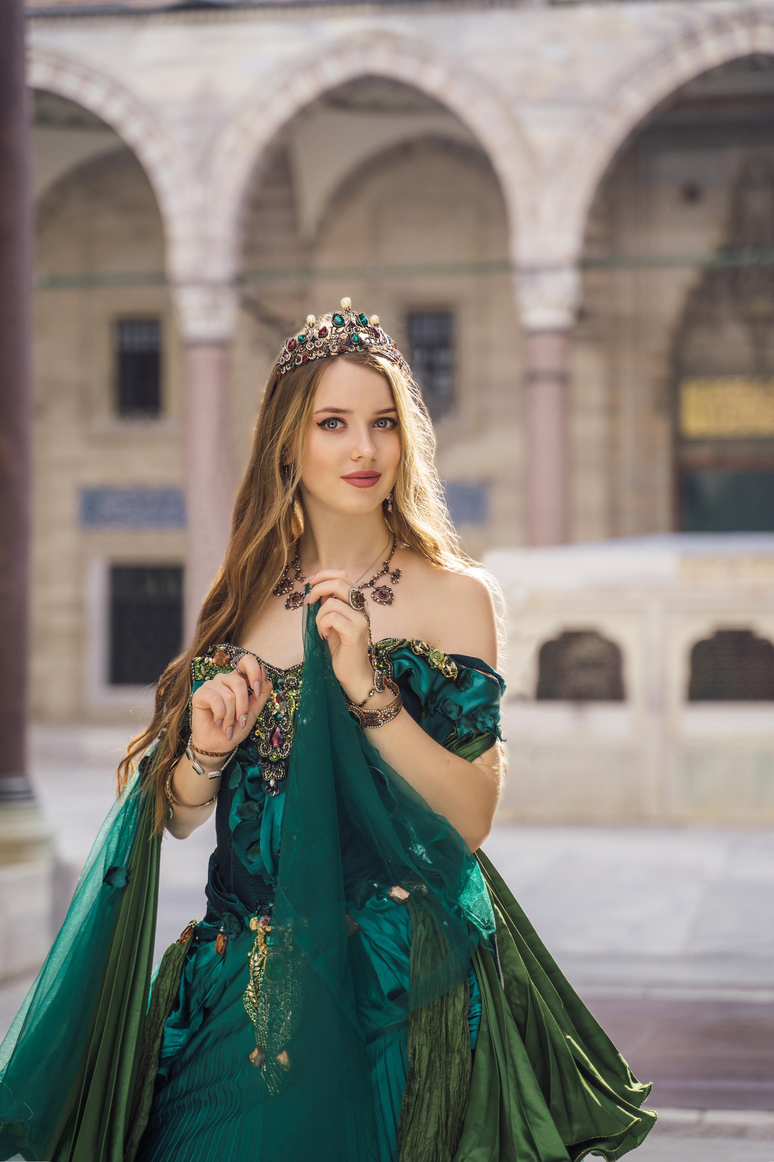Фотосессии в Стамбуле в стиле «Великолепный век». Wedding, family and lifestyle photographer Anatoly. Photo sessions on rooftops with seagulls. Istanbul