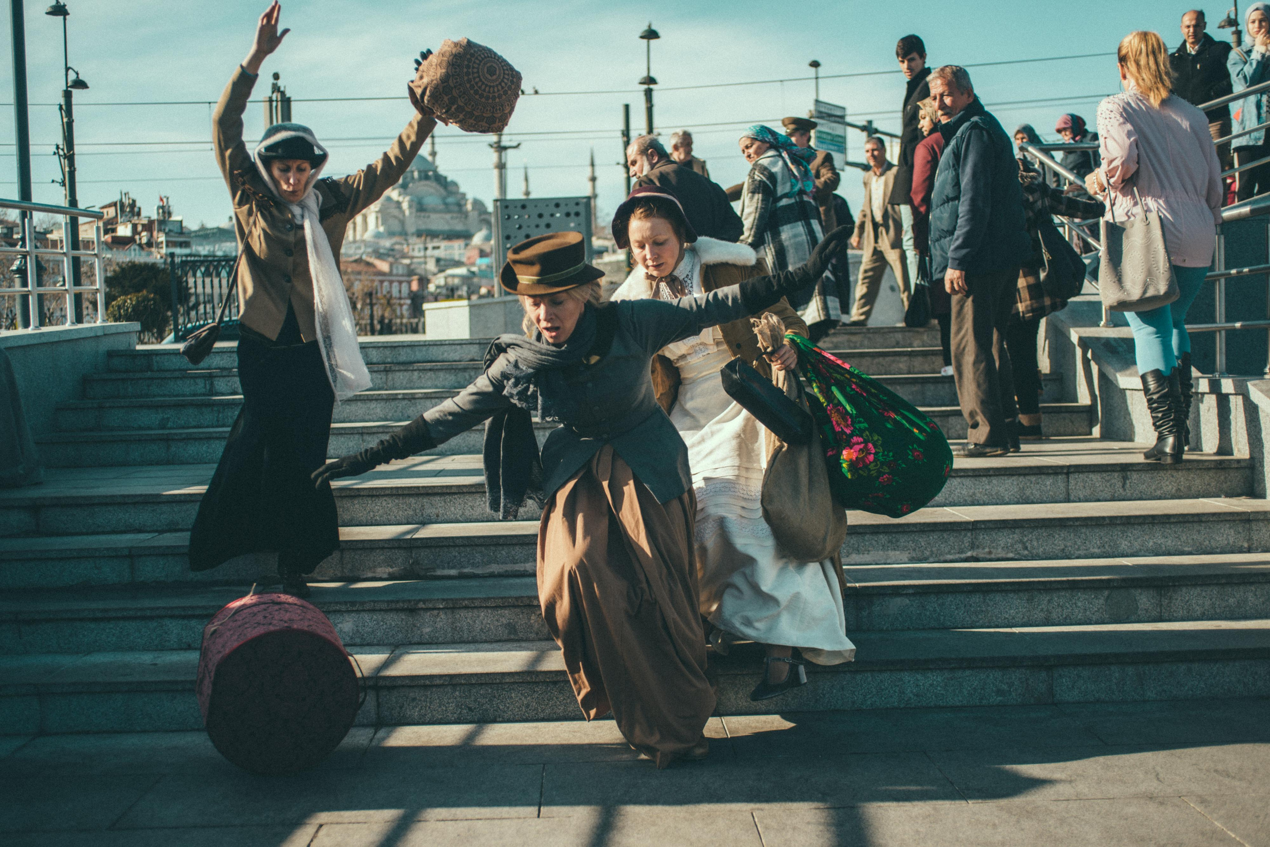 Творческий проект в Стамбуле: «Русские эмигранты. Связь времён». Лайфстайл фотограф в Стамбуле Анатолий. Фотосессии на крышах с чайками