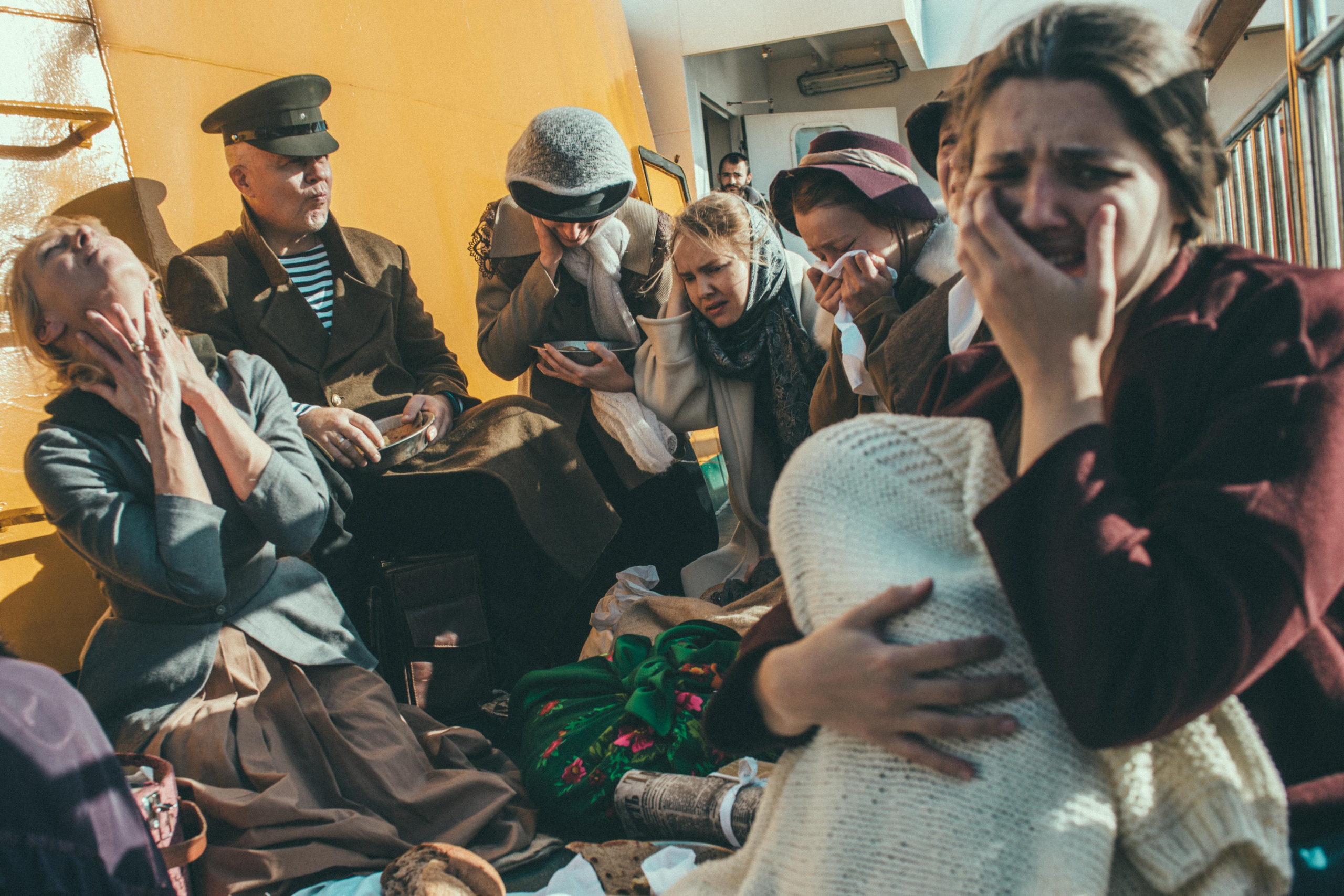 Творческий проект в Стамбуле: «Русские эмигранты. Связь времён». Лайфстайл фотограф в Стамбуле Анатолий. Фотосессии на крышах с чайками