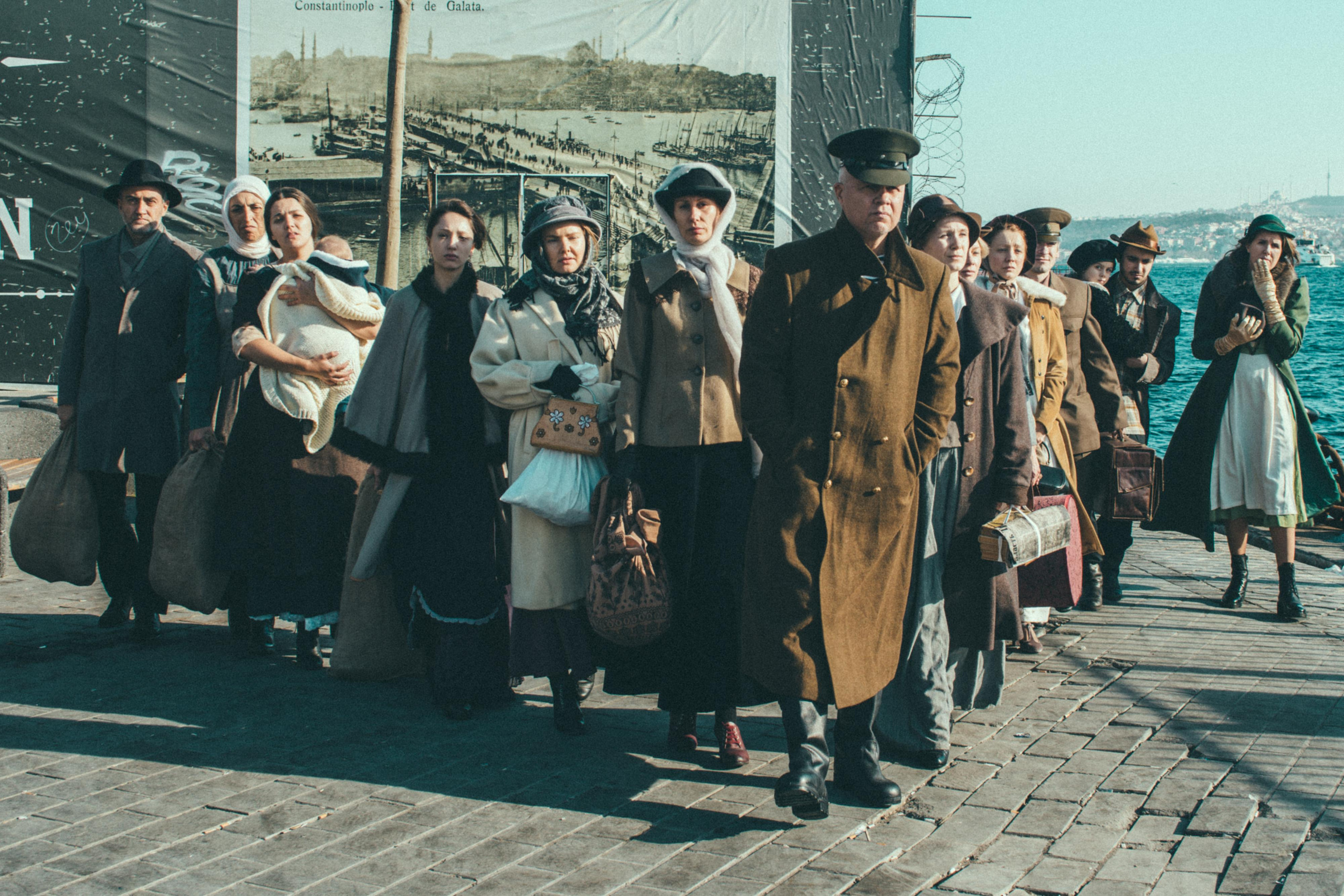 Творческий проект в Стамбуле: «Русские эмигранты. Связь времён». Лайфстайл фотограф в Стамбуле Анатолий. Фотосессии на крышах с чайками