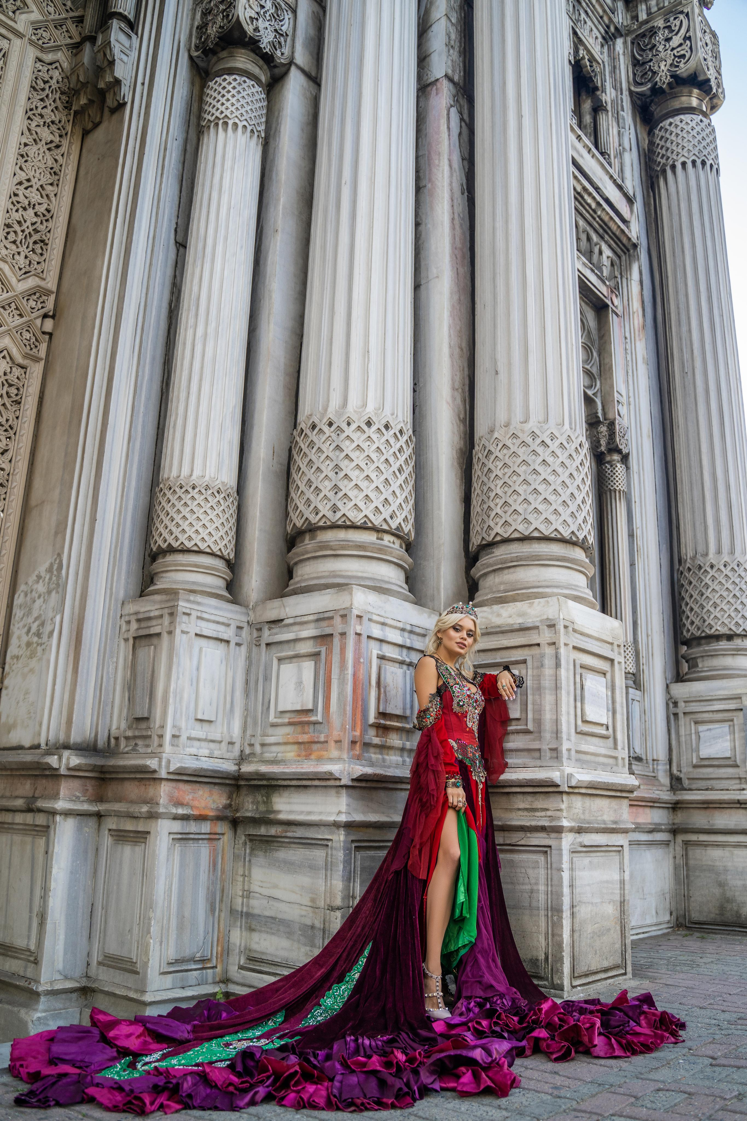 Фотосессии в Стамбуле в стиле «Великолепный век». Wedding, family and lifestyle photographer Anatoly. Photo sessions on rooftops with seagulls. Istanbul