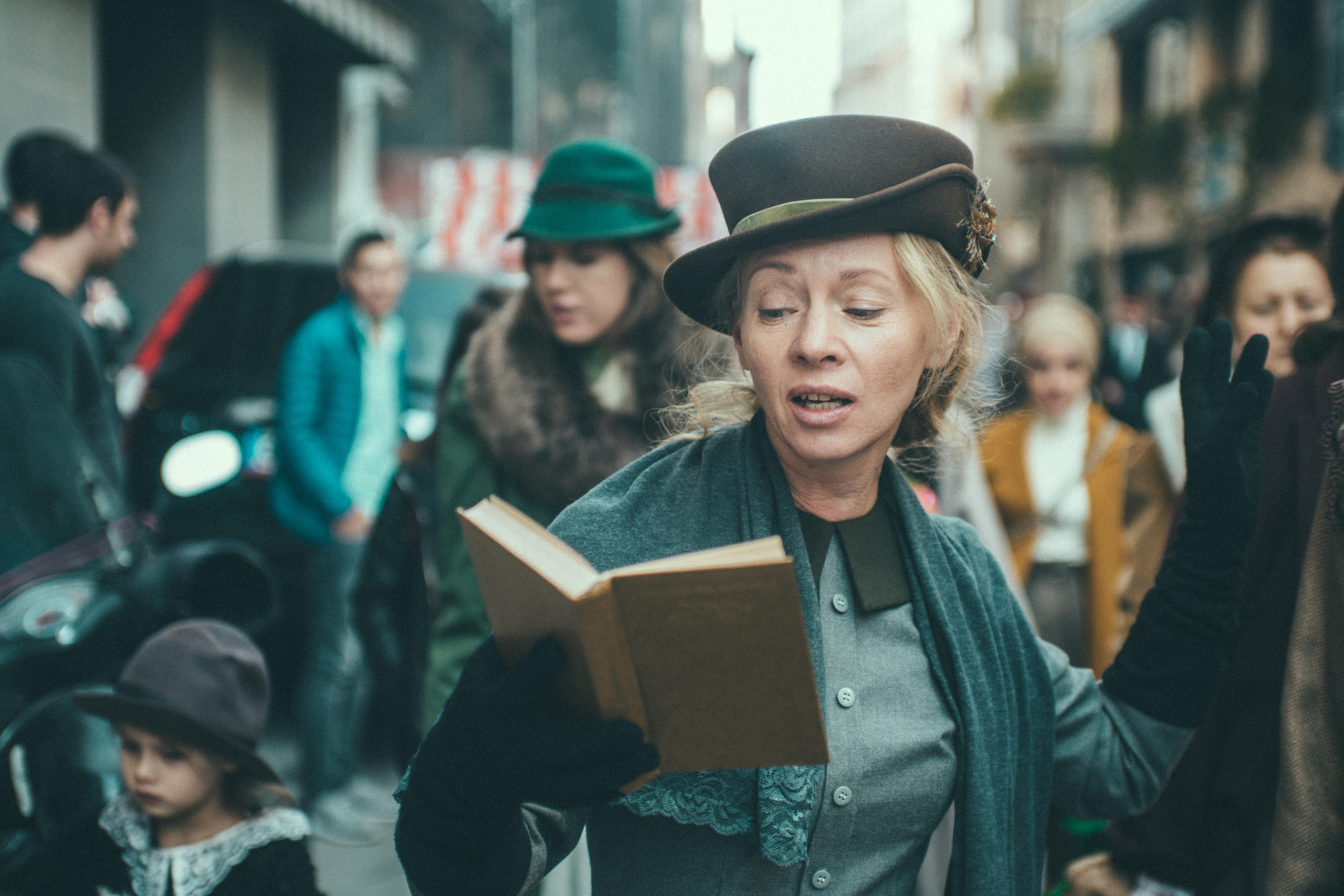 Творческий проект в Стамбуле: «Русские эмигранты. Связь времён». Лайфстайл фотограф в Стамбуле Анатолий. Фотосессии на крышах с чайками