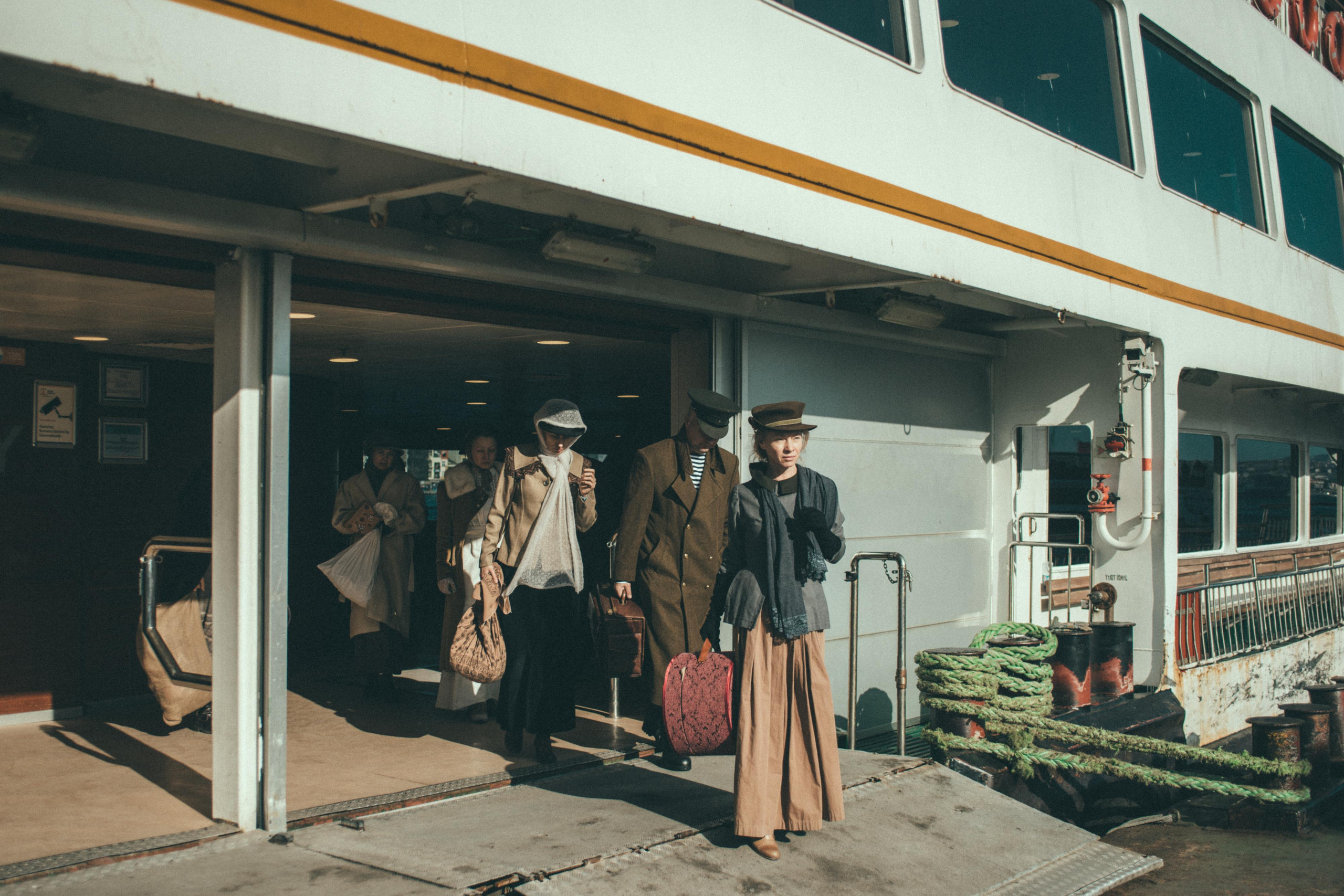 Творческий проект в Стамбуле: «Русские эмигранты. Связь времён». Лайфстайл фотограф в Стамбуле Анатолий. Фотосессии на крышах с чайками