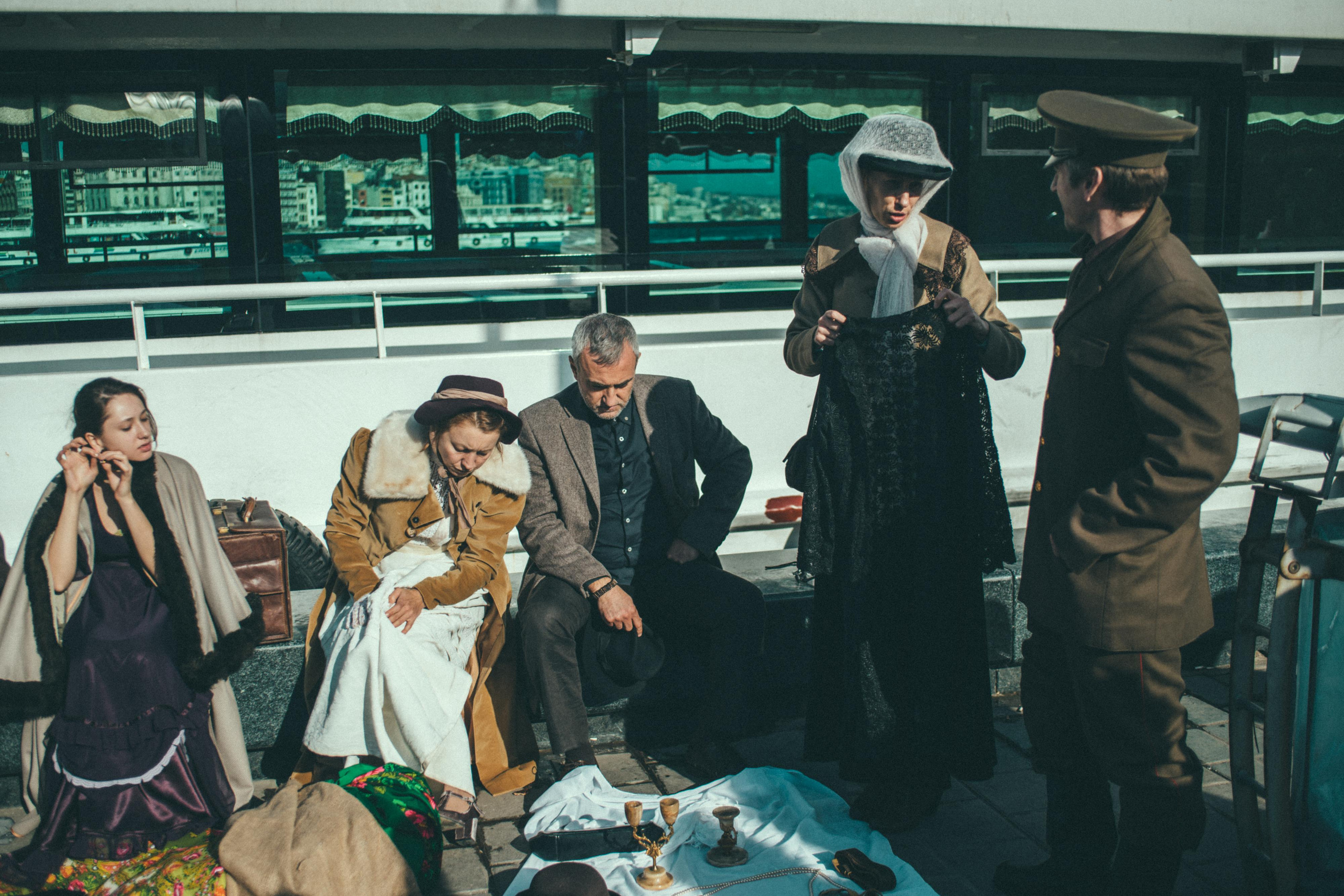 Творческий проект в Стамбуле: «Русские эмигранты. Связь времён». Лайфстайл фотограф в Стамбуле Анатолий. Фотосессии на крышах с чайками