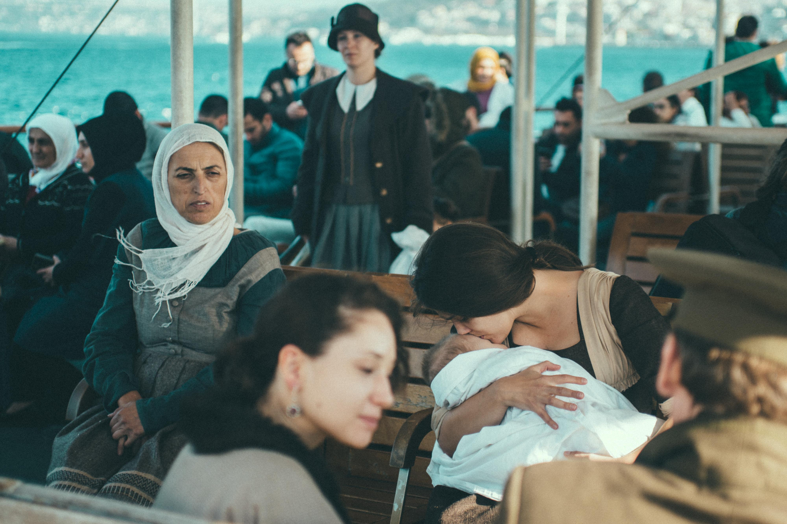 Творческий проект в Стамбуле: «Русские эмигранты. Связь времён». Лайфстайл фотограф в Стамбуле Анатолий. Фотосессии на крышах с чайками