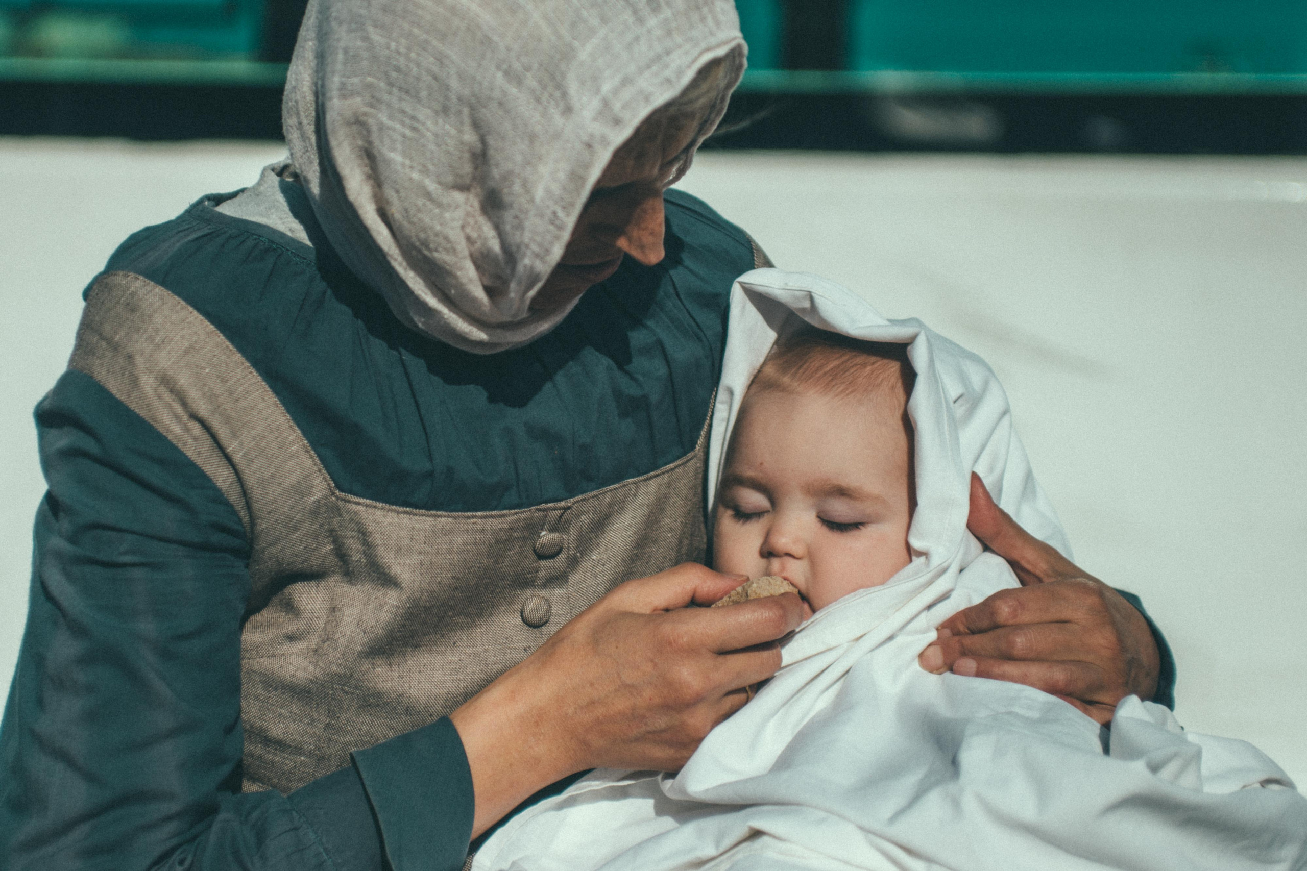 Творческий проект в Стамбуле: «Русские эмигранты. Связь времён». Лайфстайл фотограф в Стамбуле Анатолий. Фотосессии на крышах с чайками