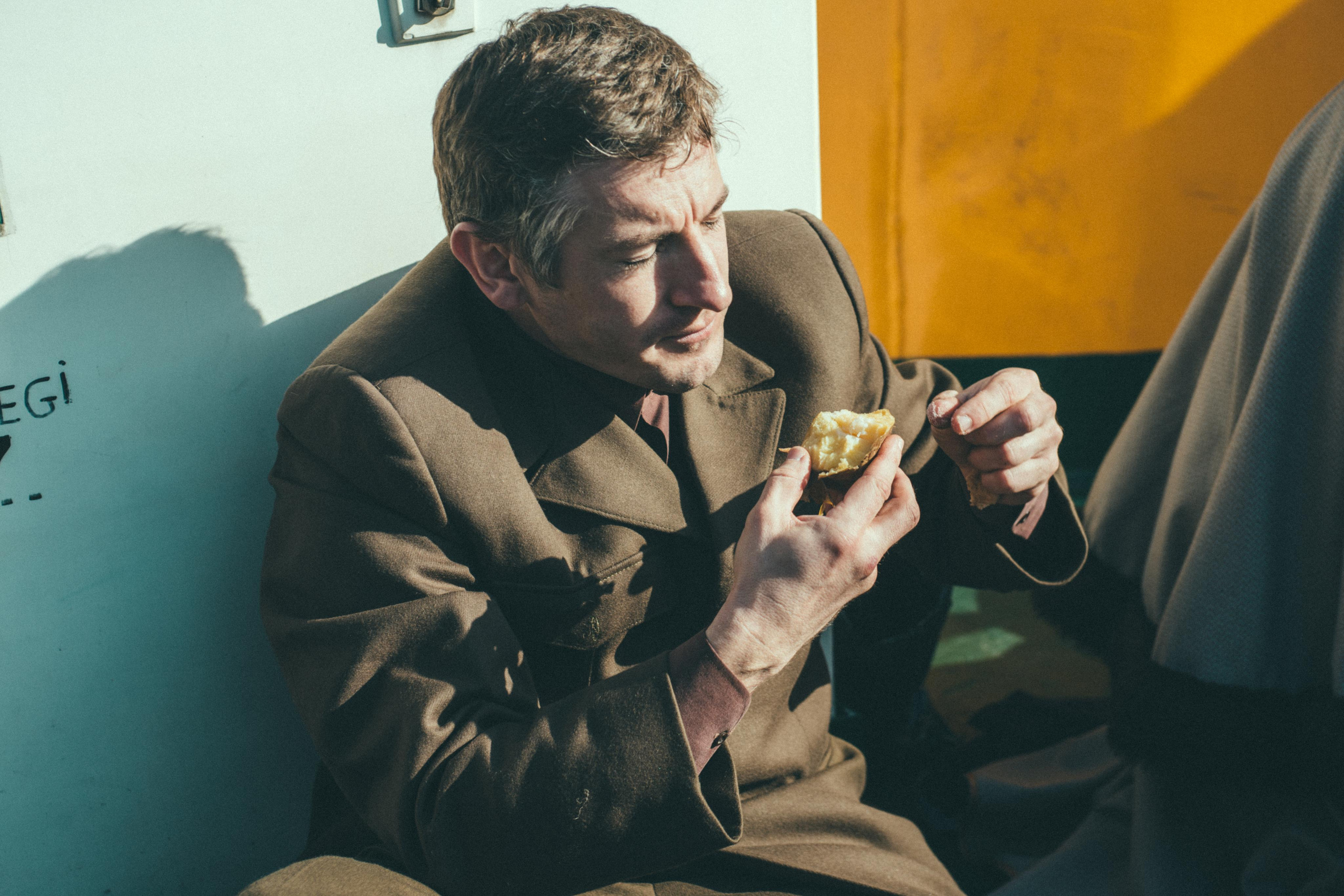 Творческий проект в Стамбуле: «Русские эмигранты. Связь времён». Лайфстайл фотограф в Стамбуле Анатолий. Фотосессии на крышах с чайками