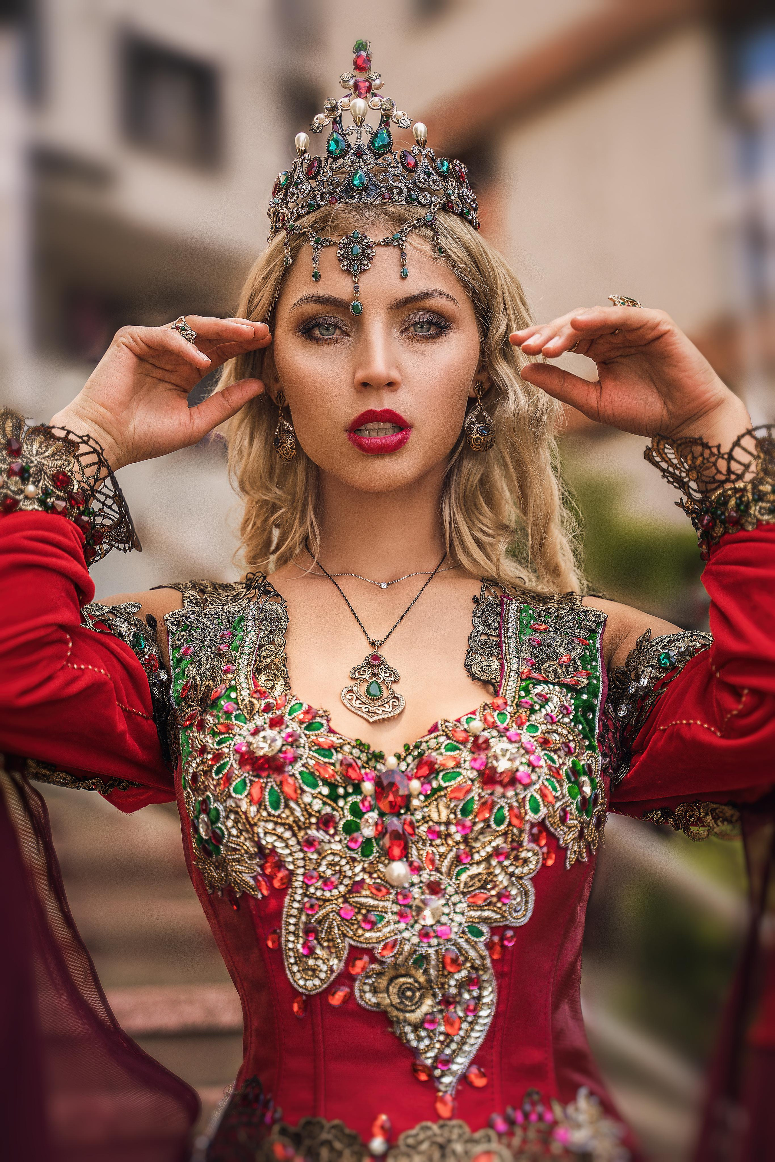 Фотосессии в Стамбуле в стиле «Великолепный век». Wedding, family and lifestyle photographer Anatoly. Photo sessions on rooftops with seagulls. Istanbul