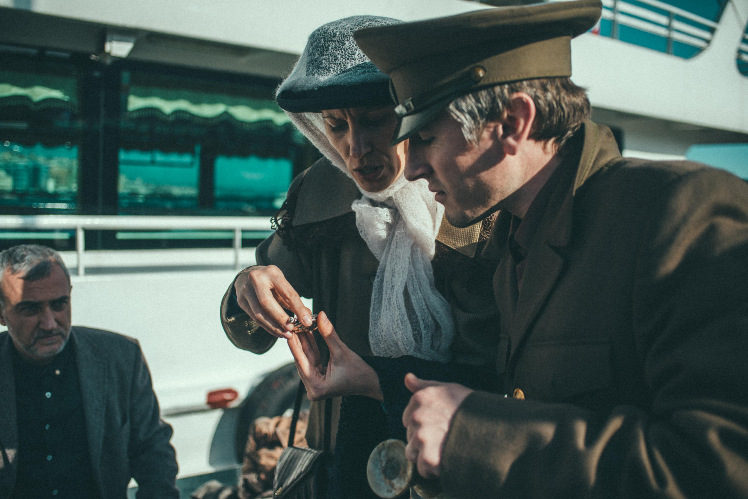 Творческий проект в Стамбуле: «Русские эмигранты. Связь времён». Лайфстайл фотограф в Стамбуле Анатолий. Фотосессии на крышах с чайками