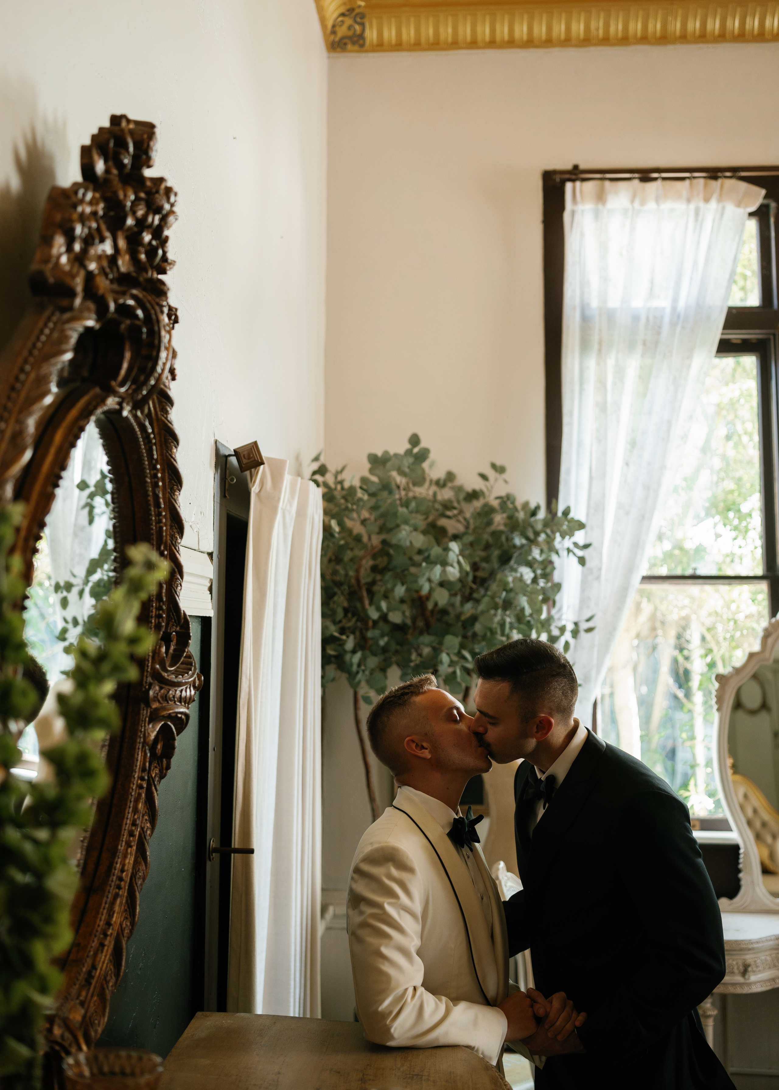 LGBT wedding photographer in California. Wedding Photography & Videography Team in California, Los Angeles, San Francisco, San Diego and Travel