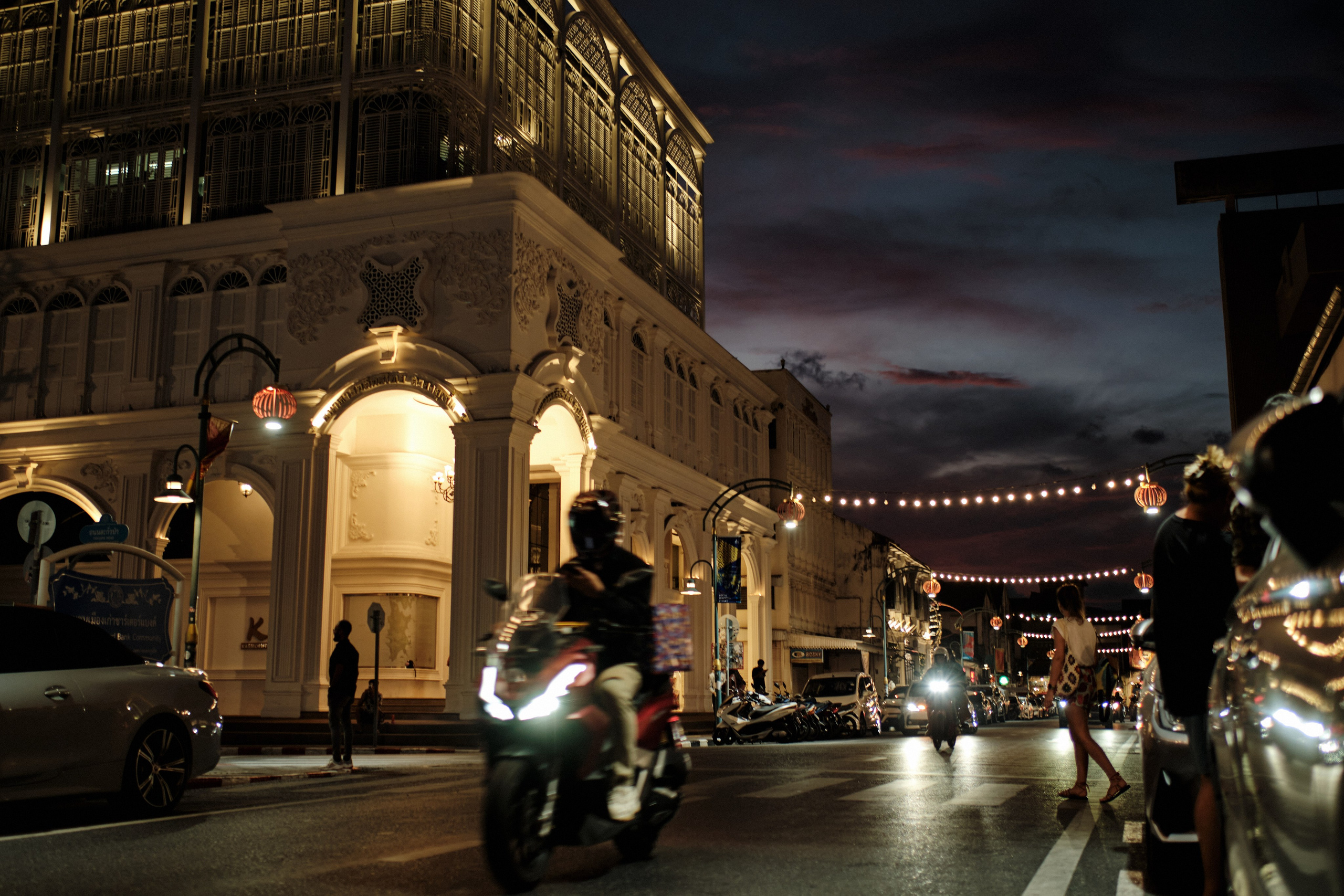 Phuket streets. New year. Portrait photographer Alena Novgorodtseva