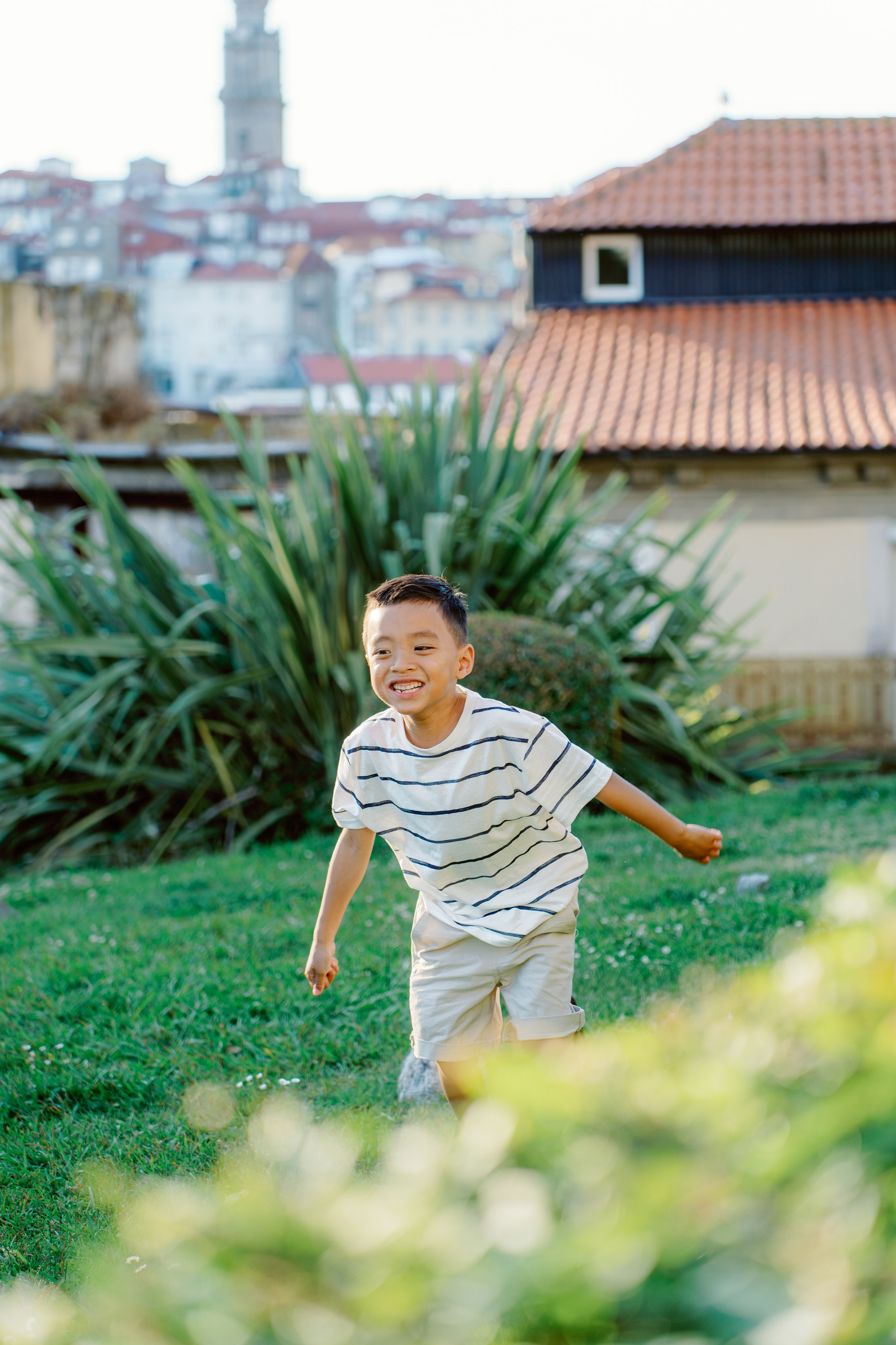 Family photo shoot in Porto. Photographer in Portugal Polina Gotovaya