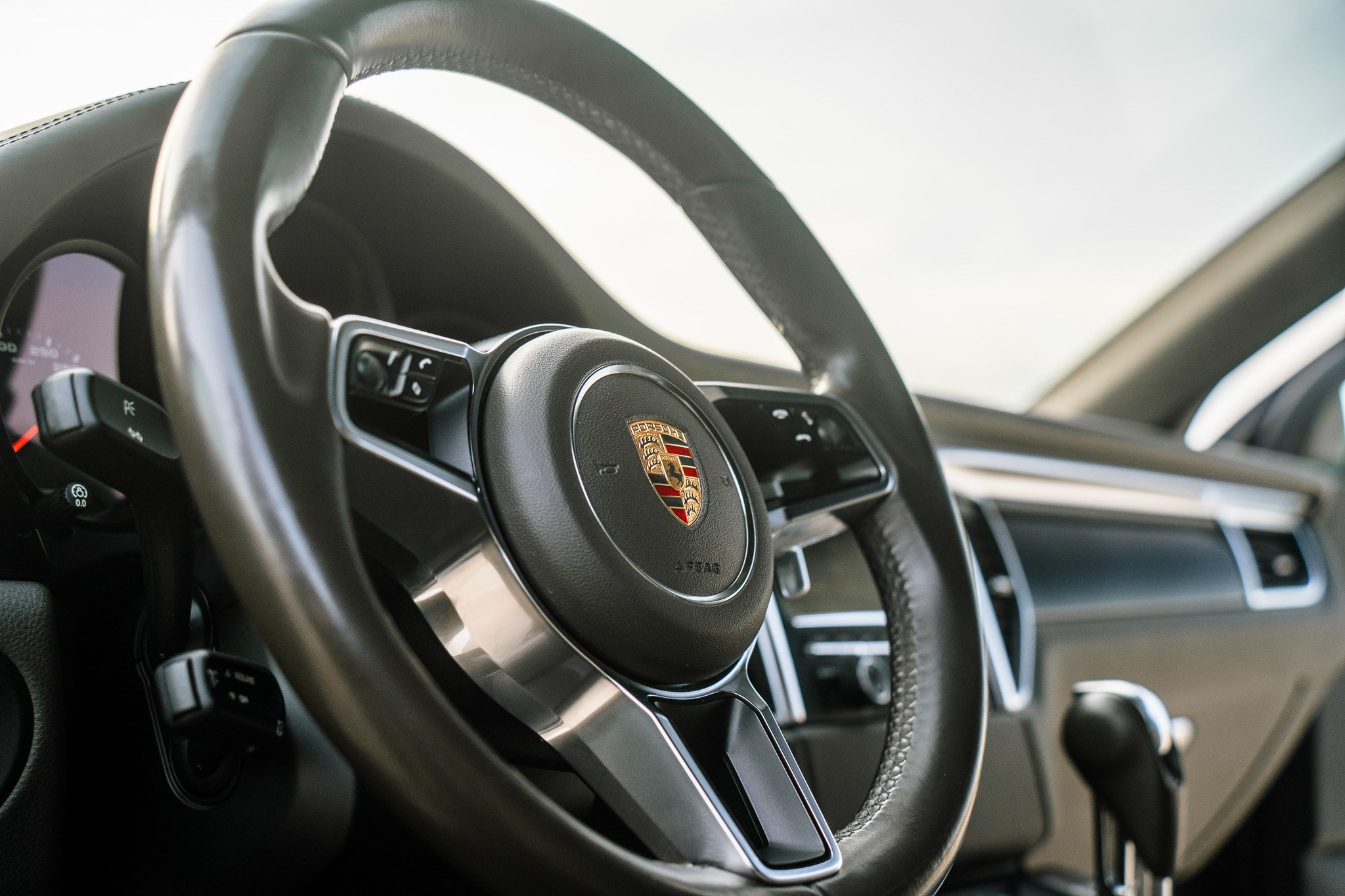 PORSCHE macan. LOHA VISUALS — AUTOMOTIVE PHOTOGRAPHY
