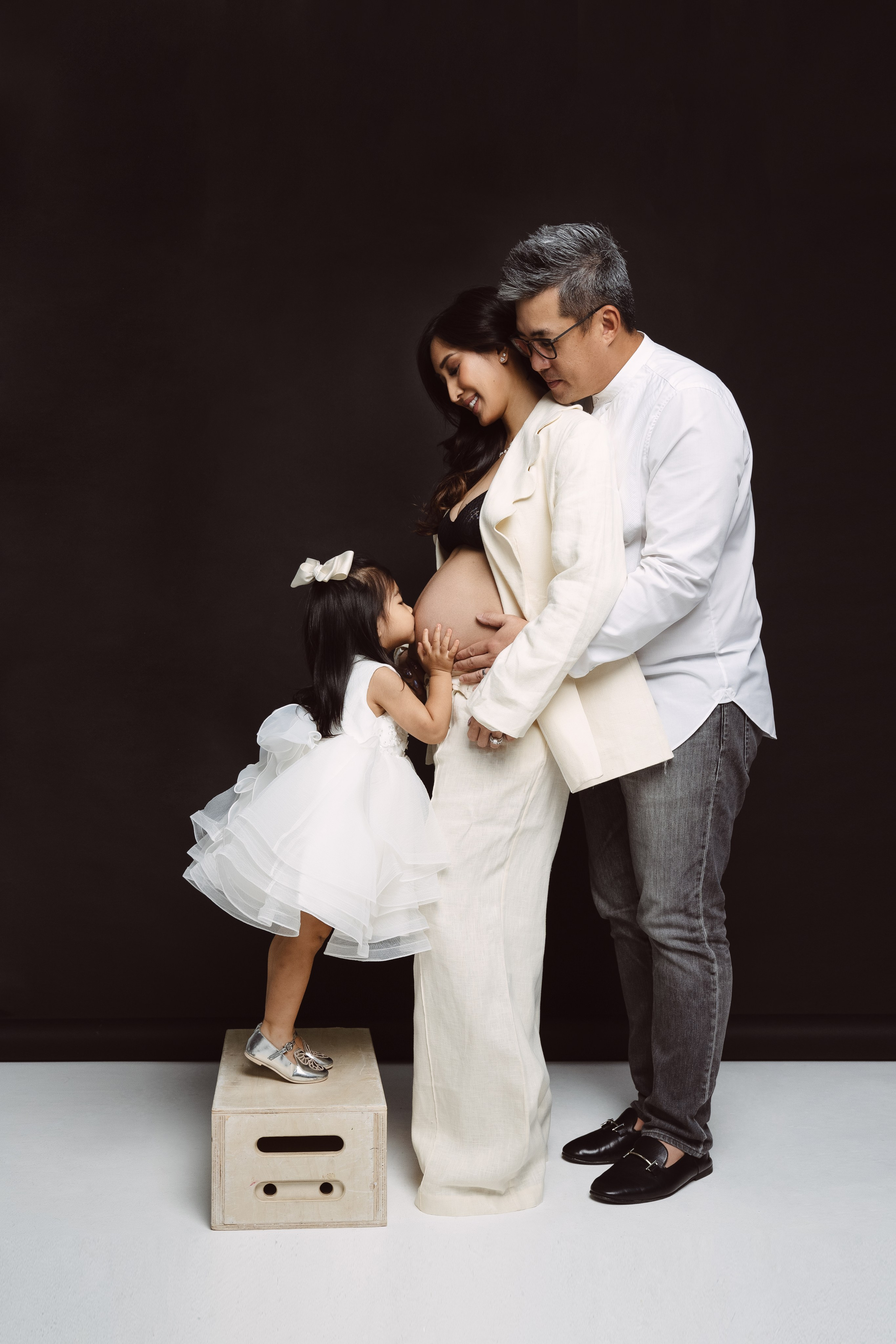 Pregnancy (studio). Dasha in Singapore