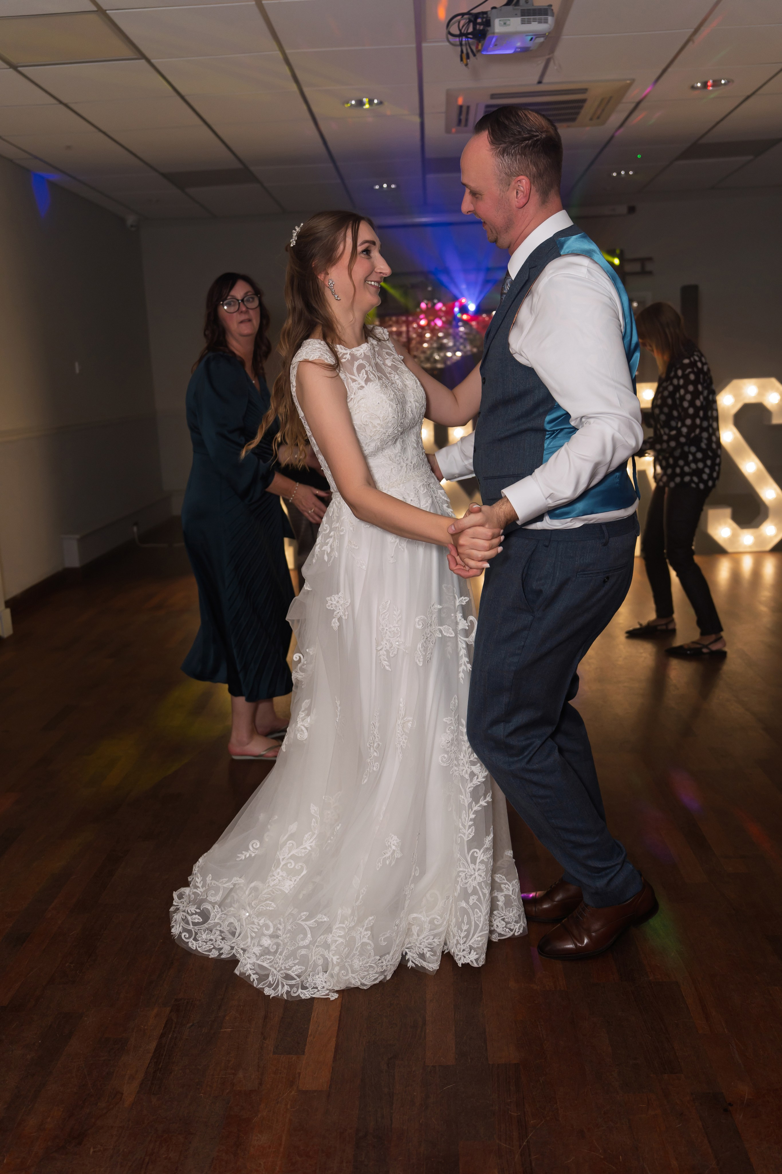 Book a wedding photographer and videographer in London. Wedding photographer in United Kingdom