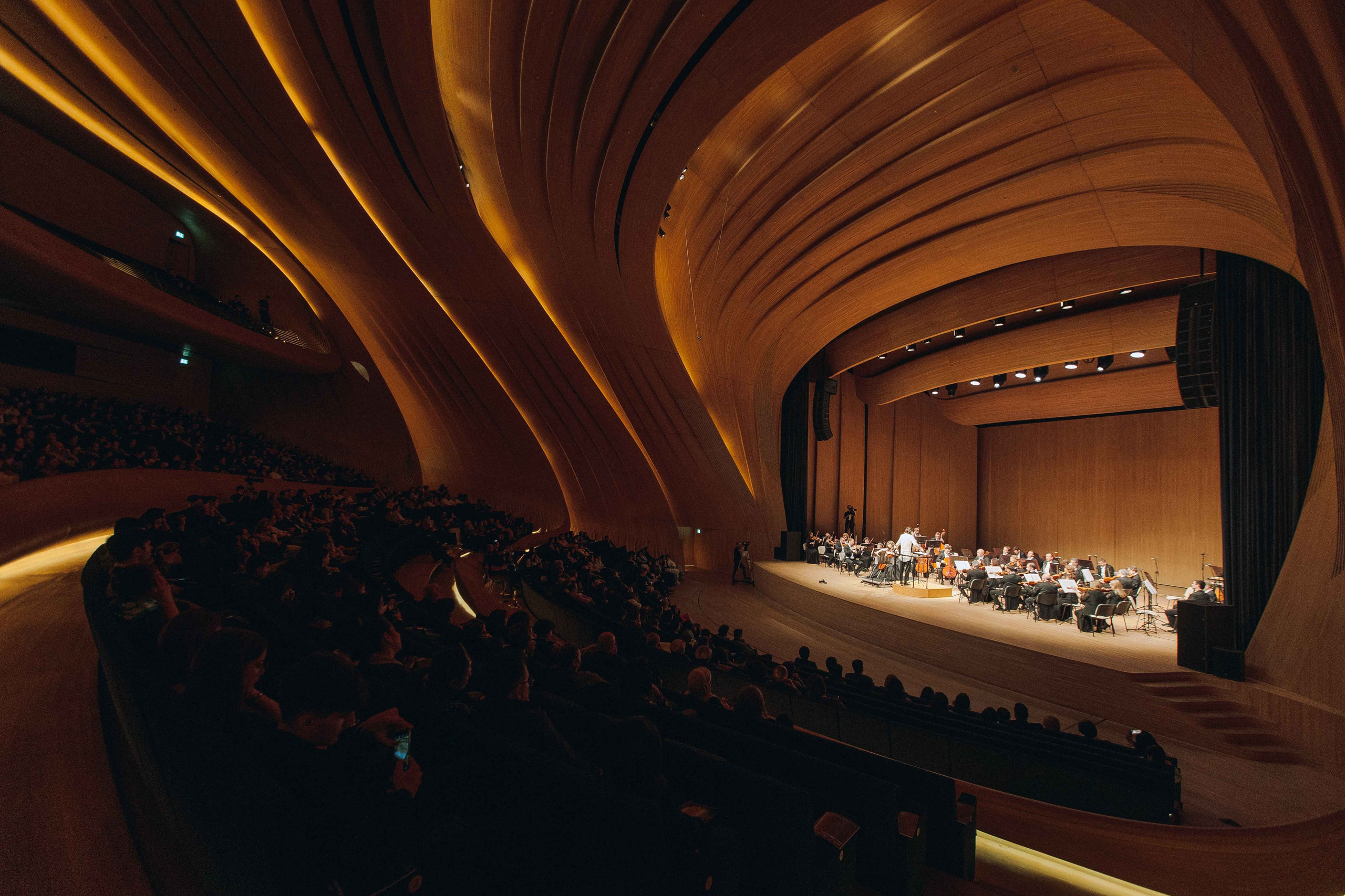 The Tchaikovsky Academic Grand Symphony Orchestra in Baku. Wedding&Event photographer Ismail Rzayev in Baku
