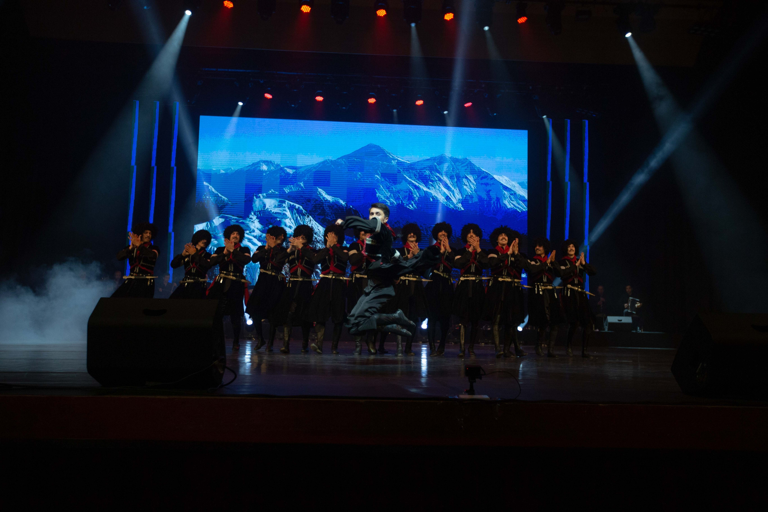 STATE DANCE ENSEMBLE. Wedding&Event photographer Ismail Rzayev in Baku